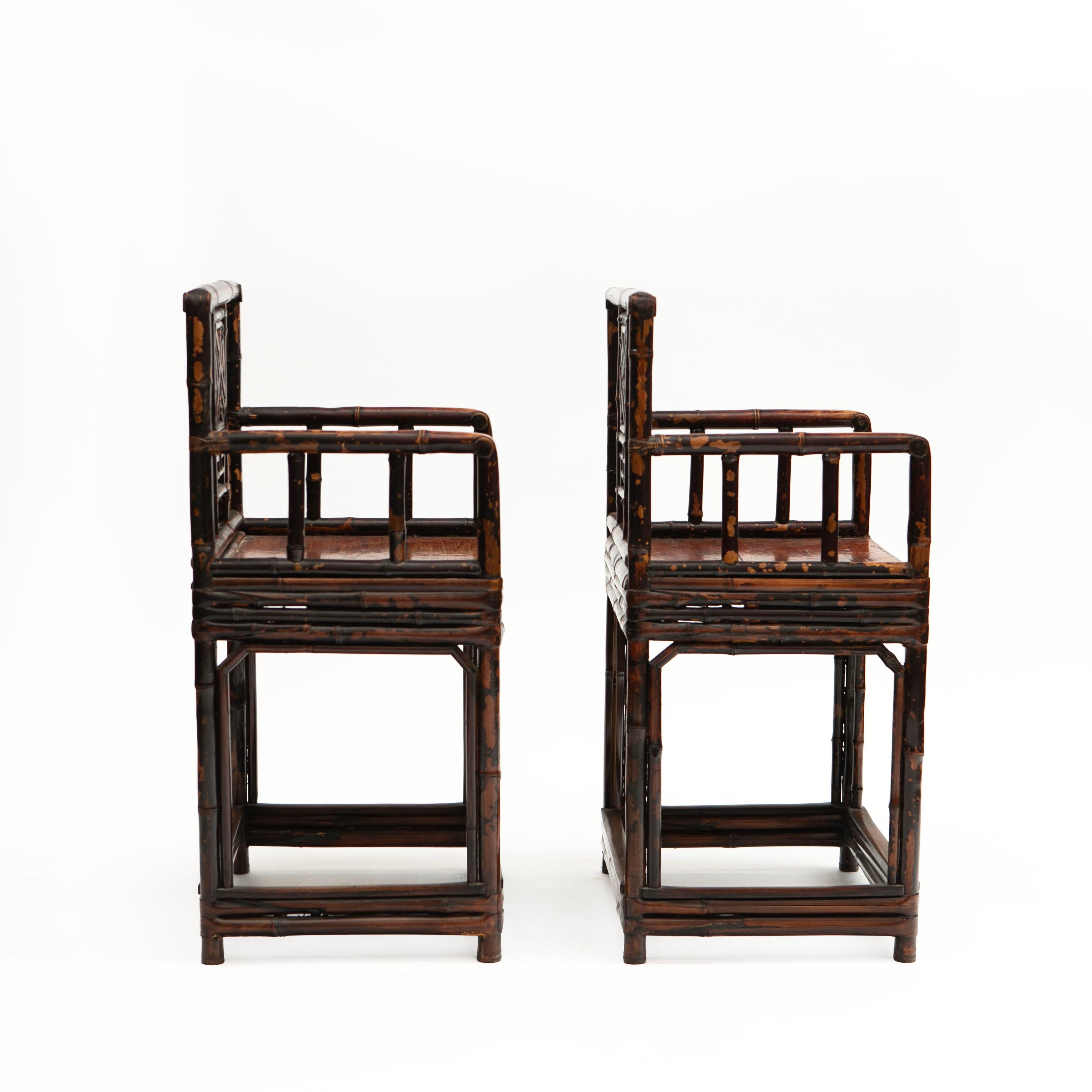 Pair of 19th Century Chinese Qing Period Bamboo Arm Chairs with Burgundy Lacquer In Good Condition For Sale In Kastrup, DK