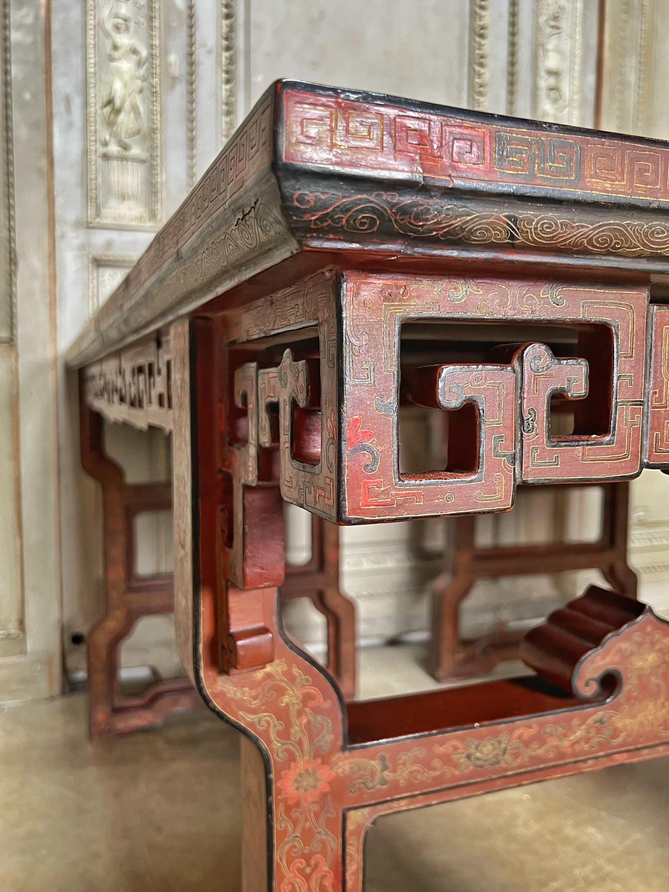 XIXe siècle Paire de tables chinoises laquées rouges du 19e siècle en vente