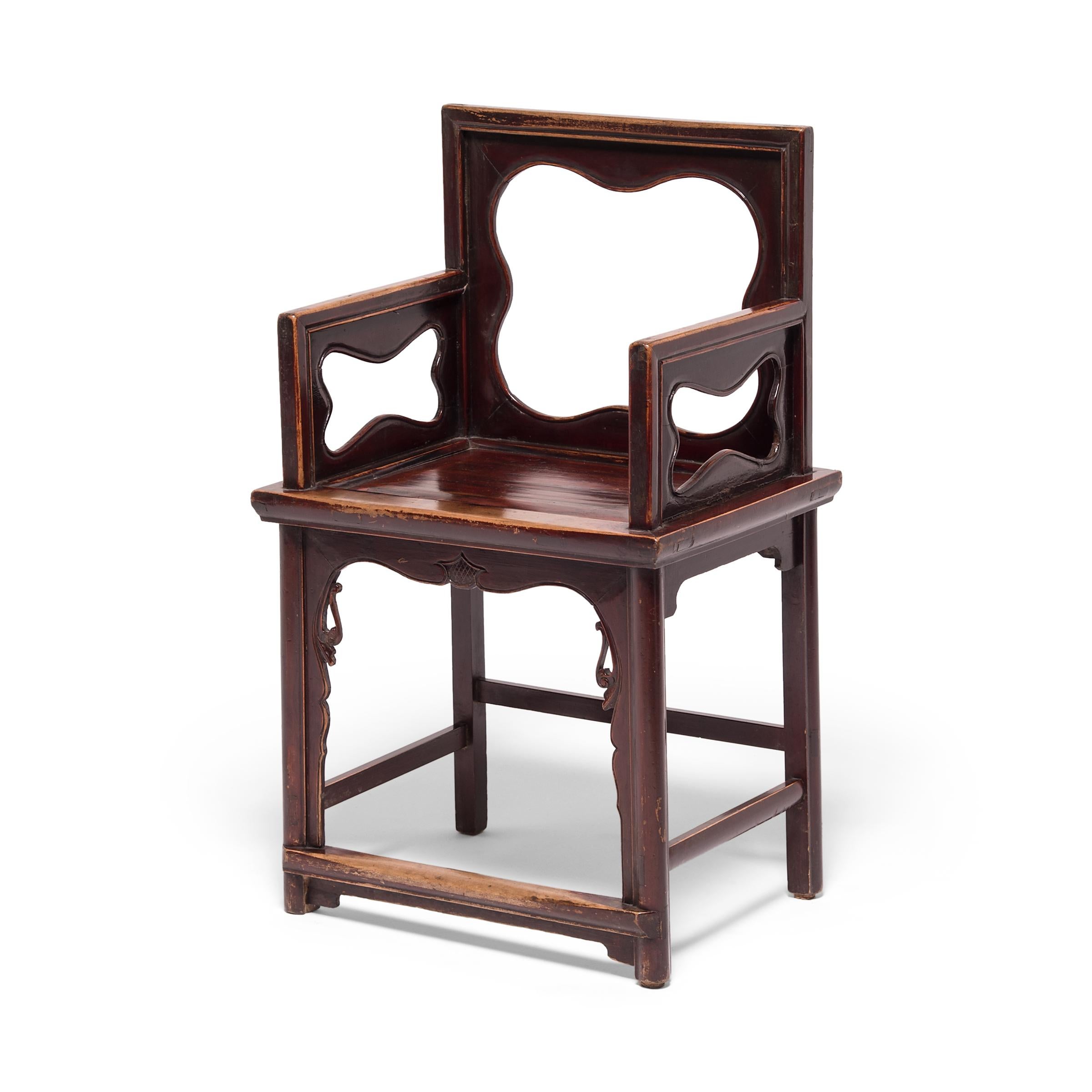 Qing Pair of Chinese Rose Chairs with Quatrefoil Cutouts, c. 1850 For Sale
