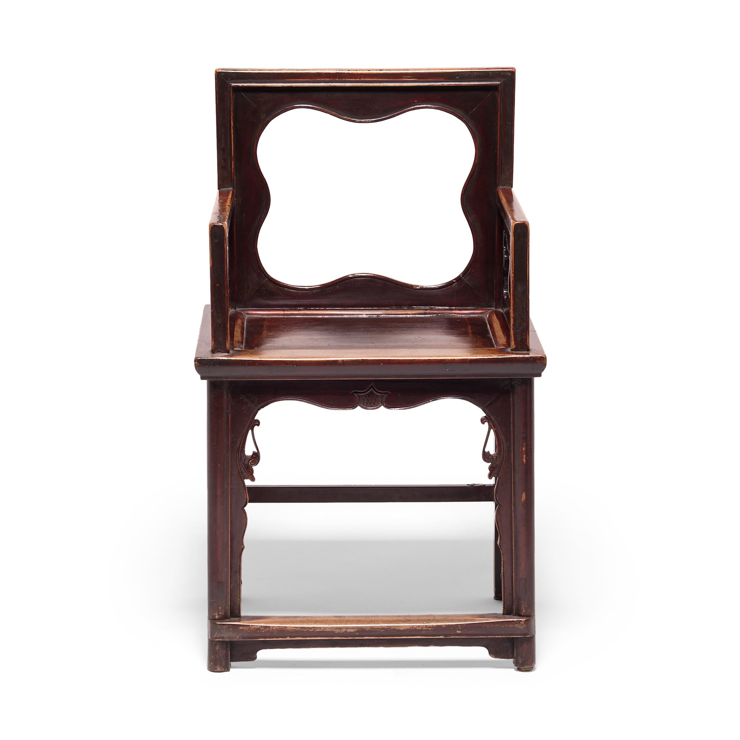 Walnut Pair of Chinese Rose Chairs with Quatrefoil Cutouts, c. 1850 For Sale