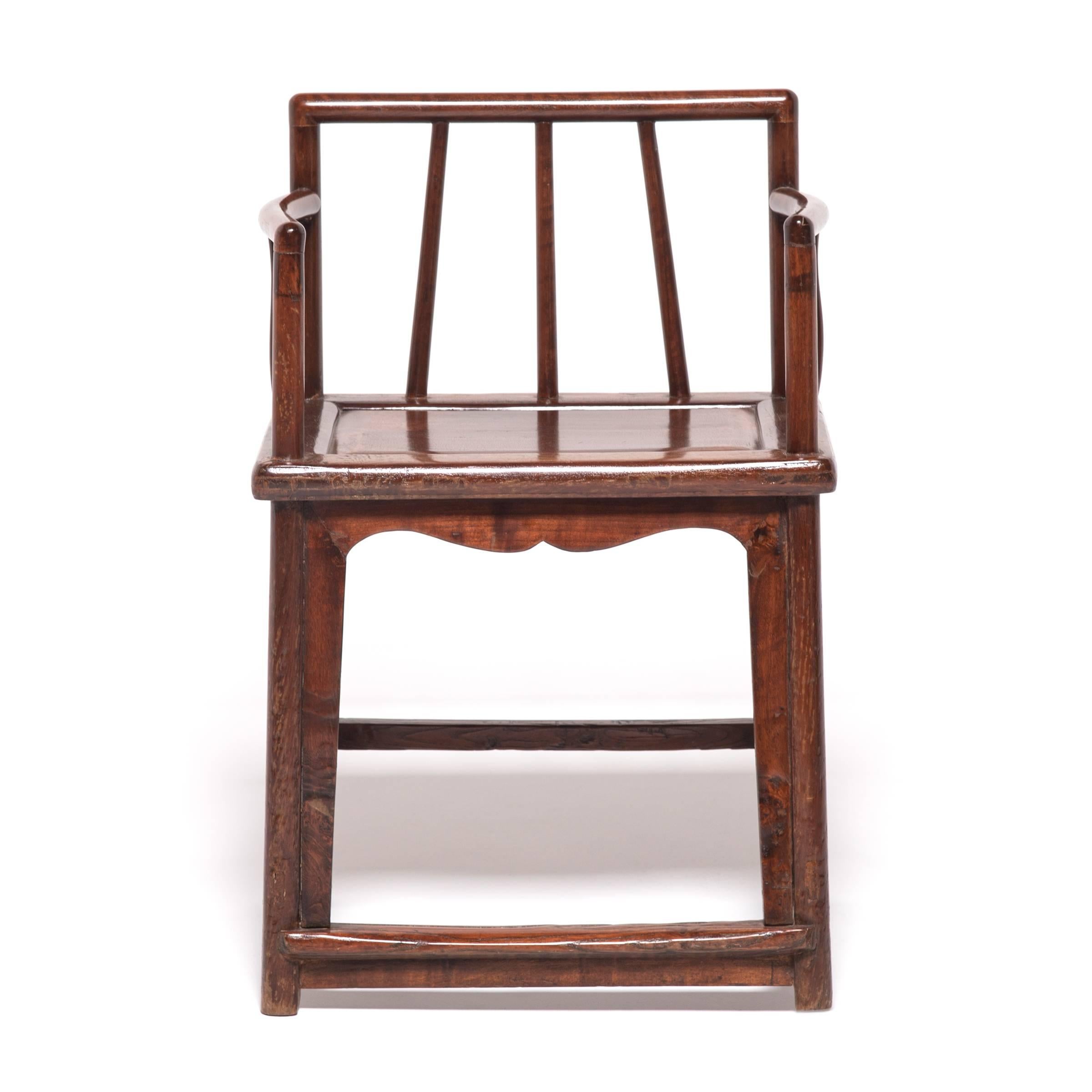 Noyer Paire de fauteuils chinois à dossier fuseau, vers 1850 en vente