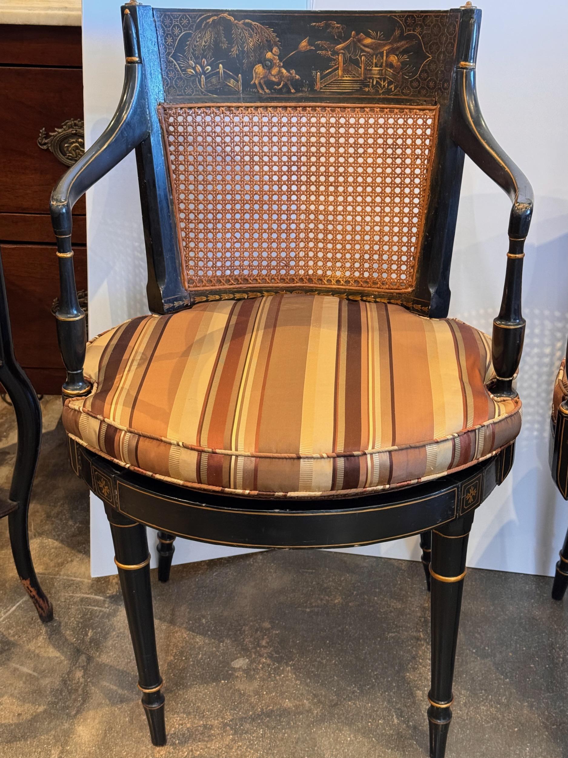 Britannique Paire de chaises Chinoiserie du 19ème siècle en vente