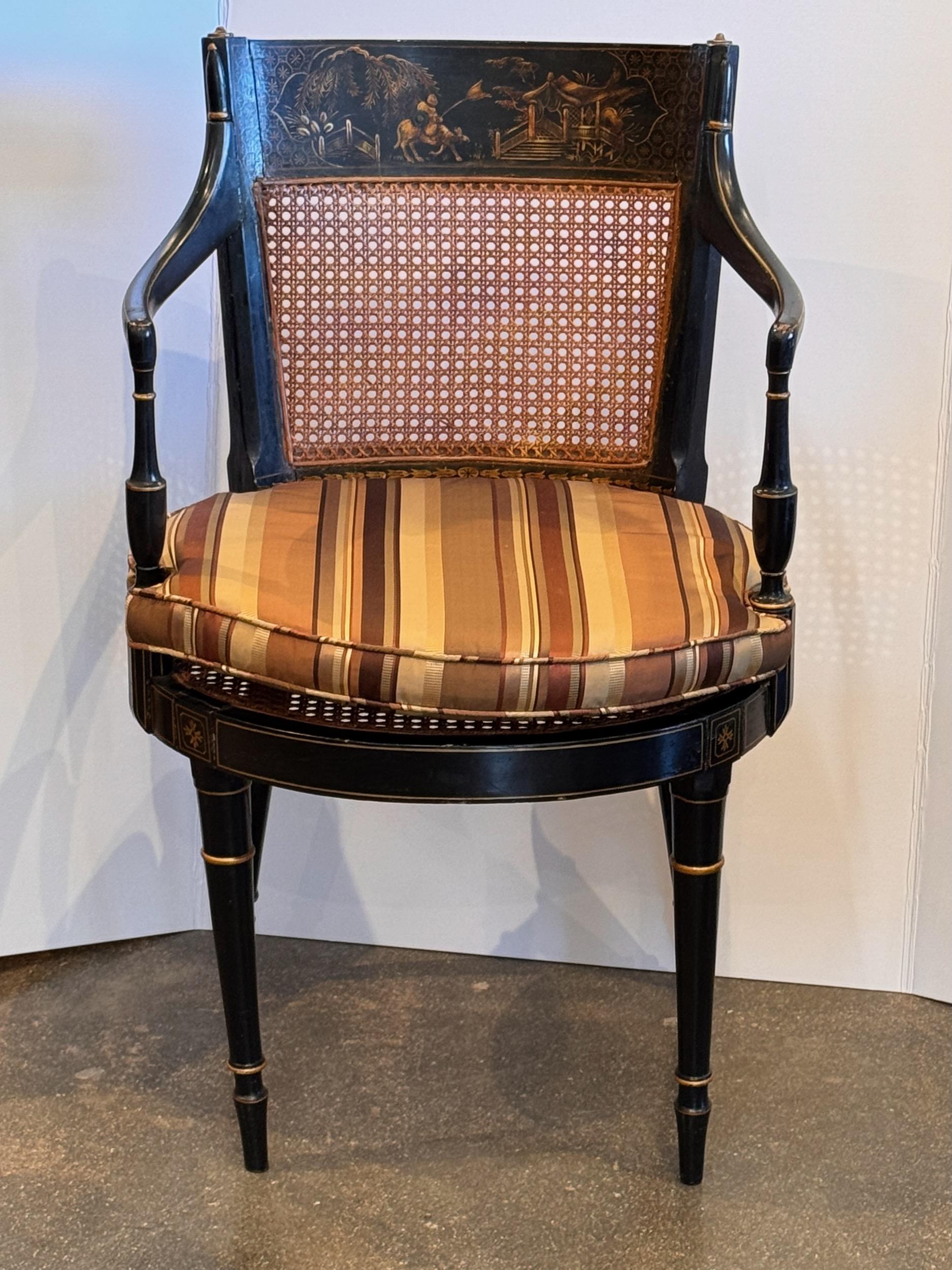 Tissu d'ameublement Paire de chaises Chinoiserie du 19ème siècle en vente