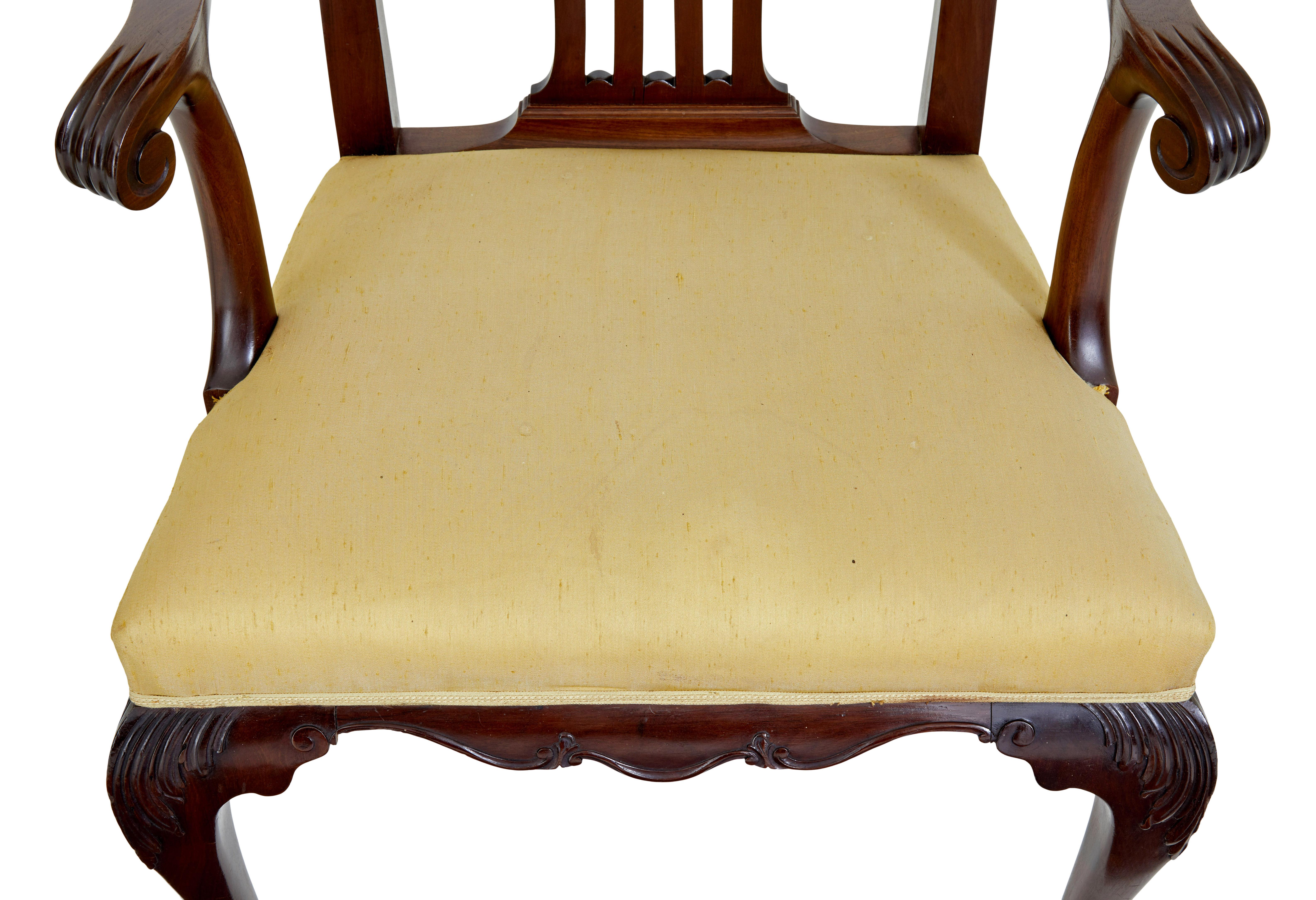 Suédois Pair of 19th century chippendale design mahogany armchairs en vente