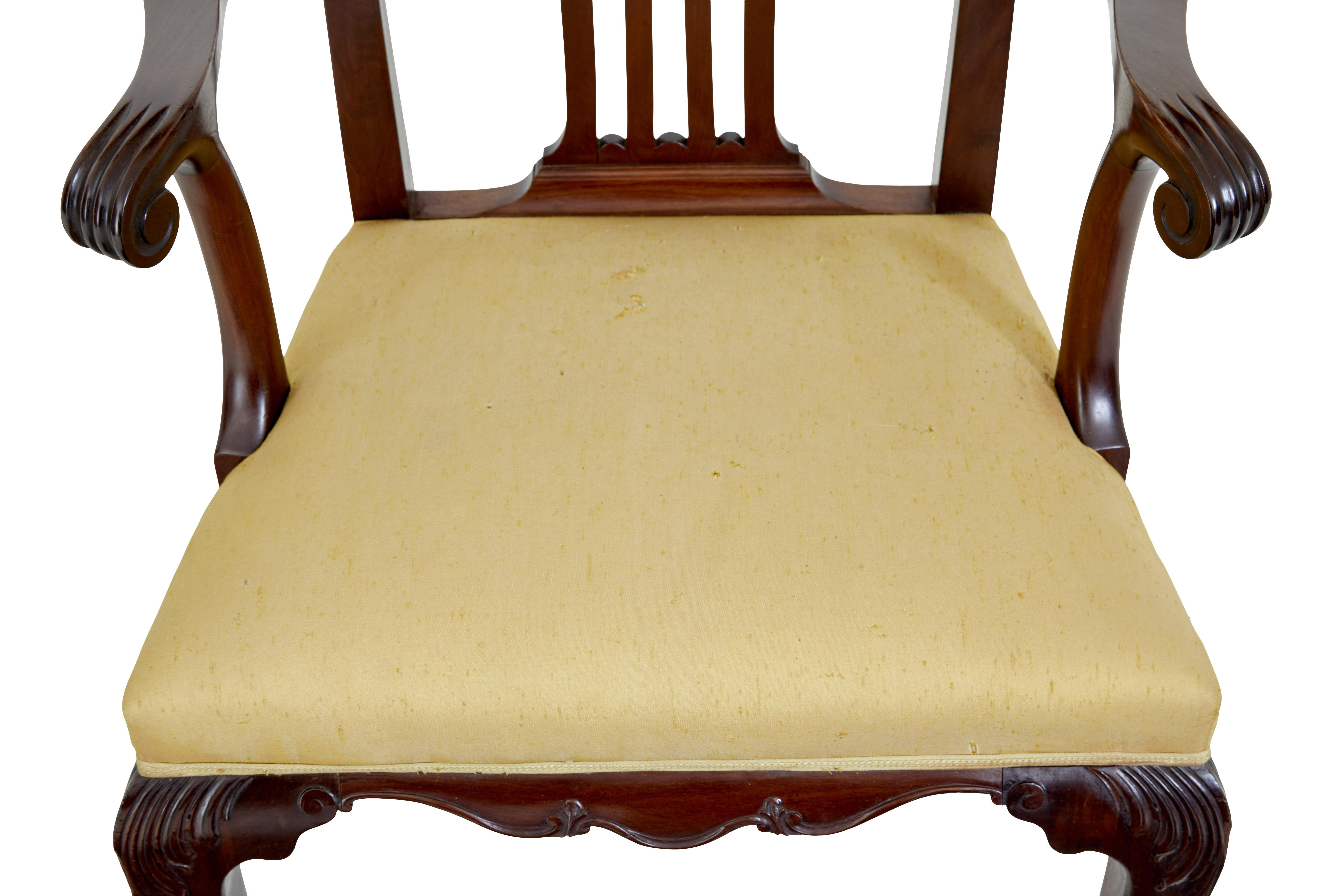 Sculpté à la main Pair of 19th century chippendale design mahogany armchairs en vente