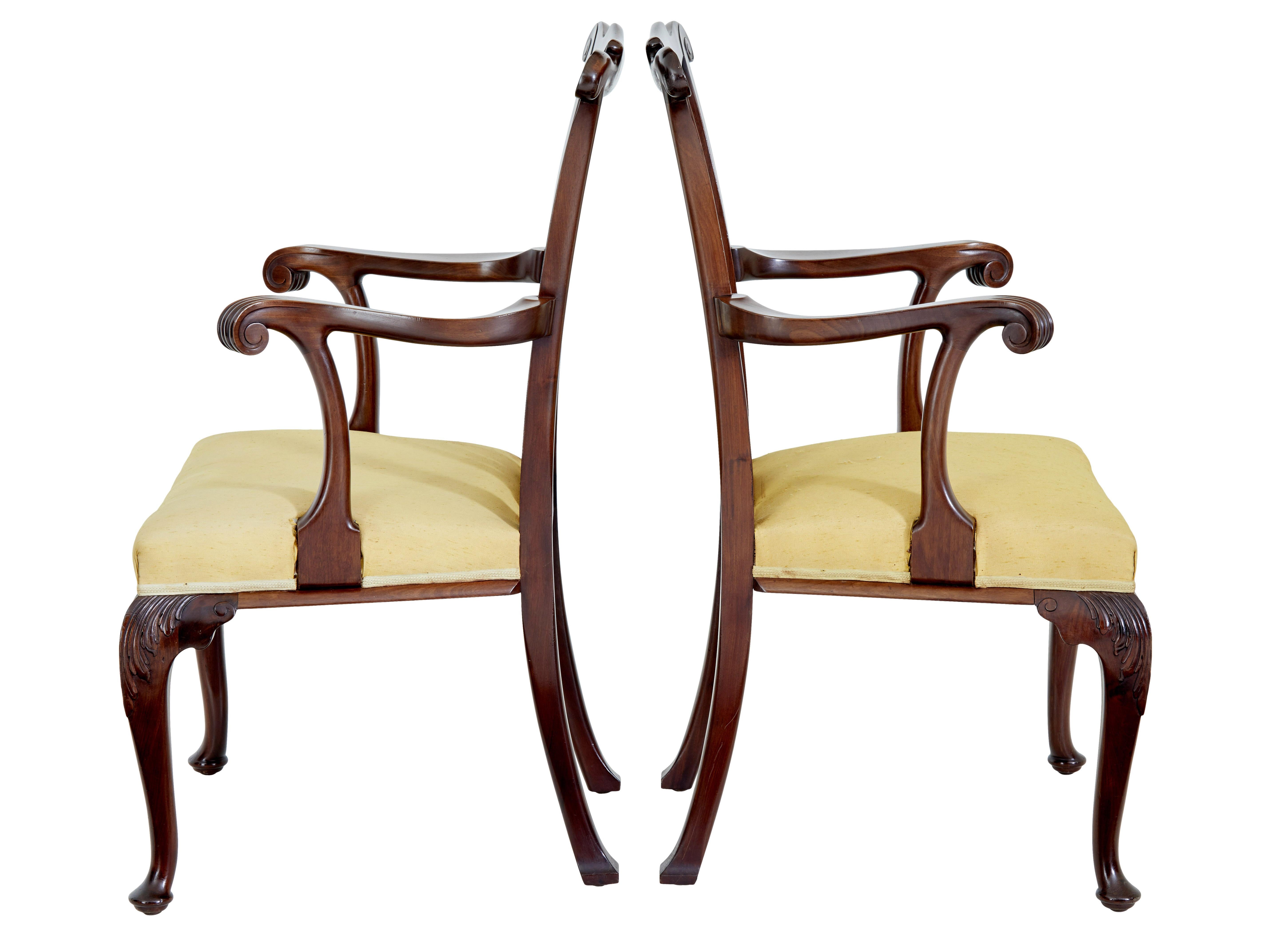 Coppia di poltrone in mogano di design Chippendale del XIX secolo in vendita 1