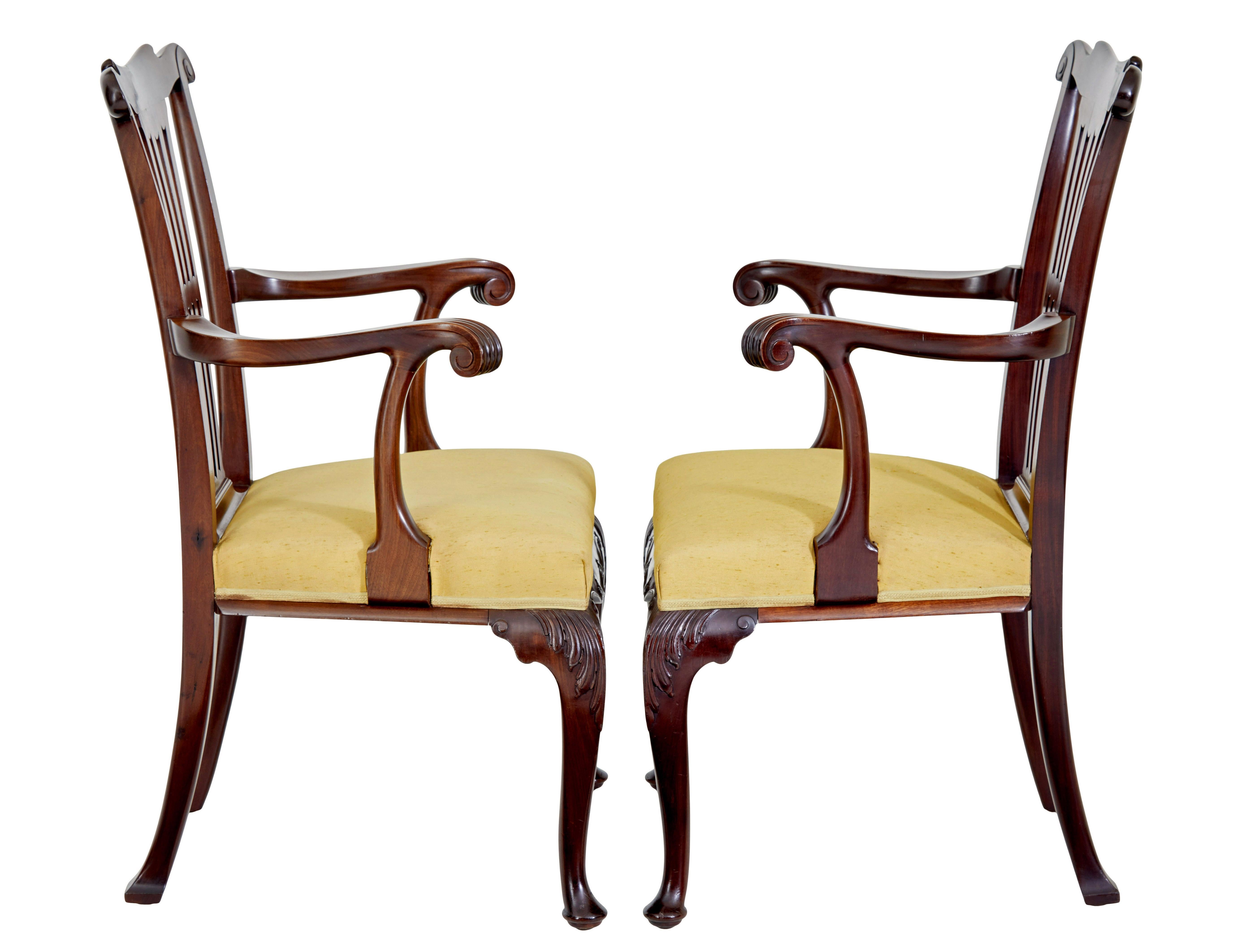 Coppia di poltrone in mogano di design Chippendale del XIX secolo in vendita 2