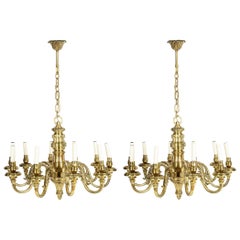 Paire de lustres classiques en bronze doré du XIXe siècle