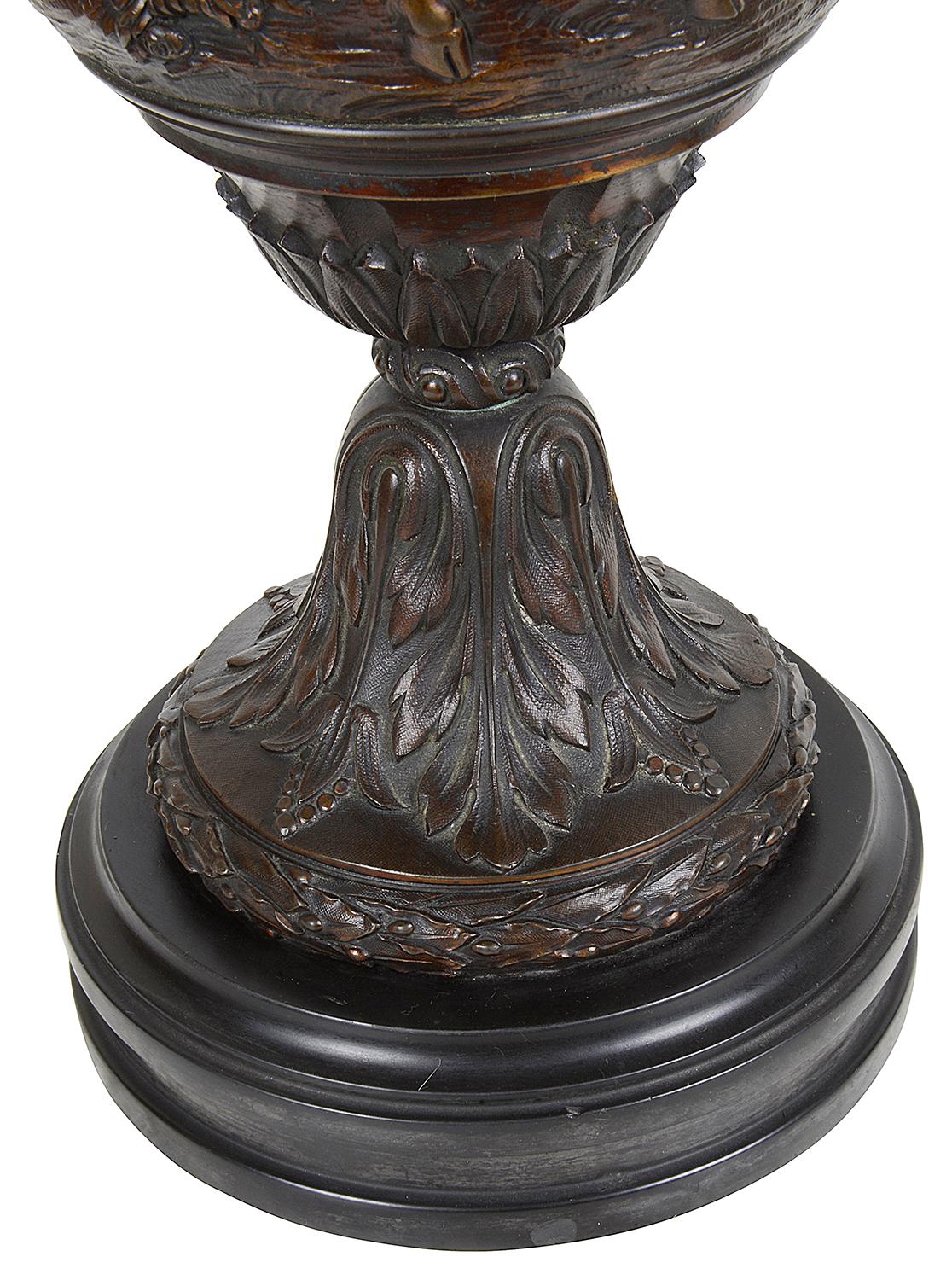 Coppia di urne con coperchio in bronzo in stile clodiano del XIX secolo in vendita 2