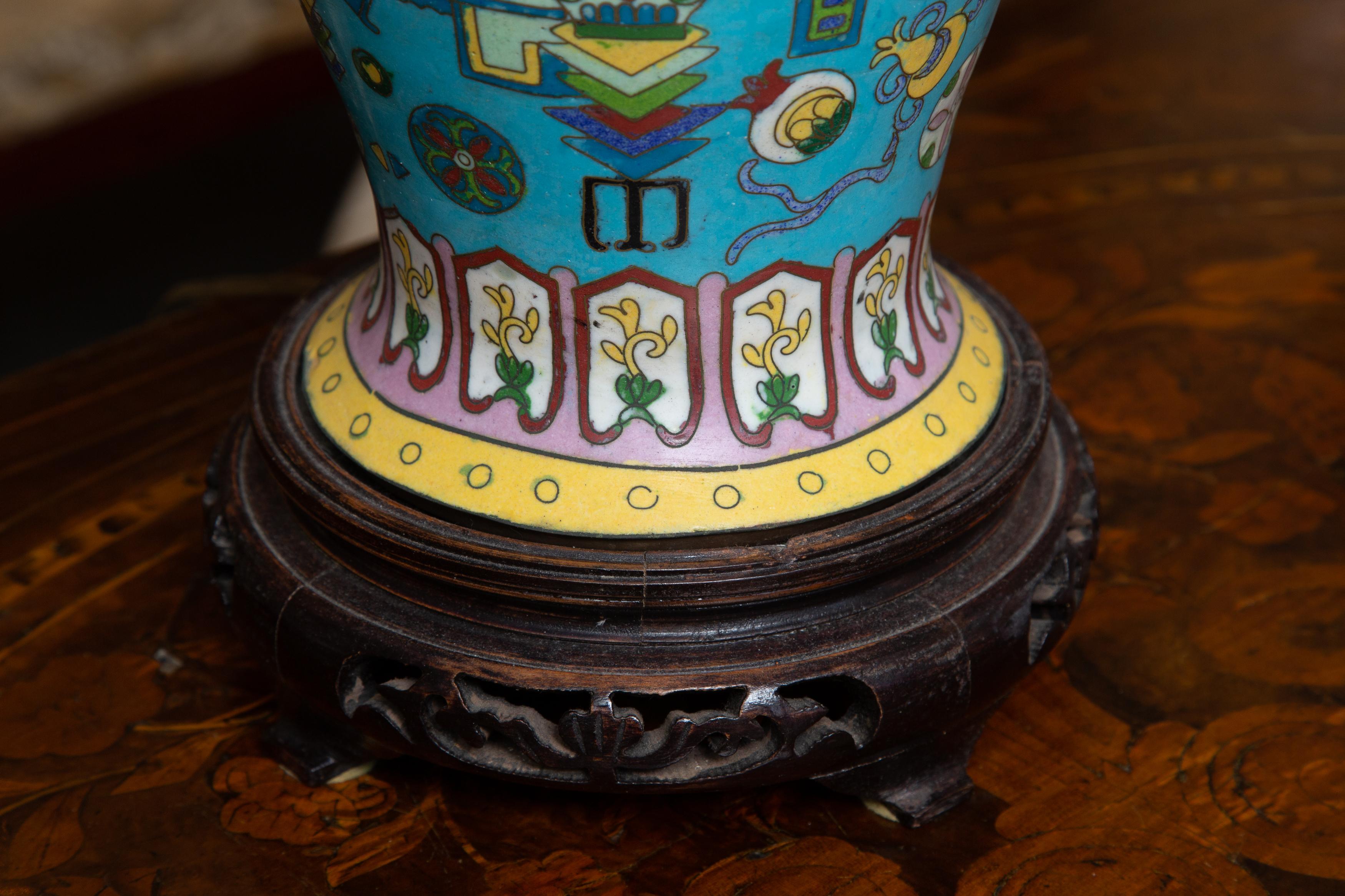 Paar Cloisonné-Lampen aus dem 19. Jahrhundert im Zustand „Gut“ im Angebot in WEST PALM BEACH, FL