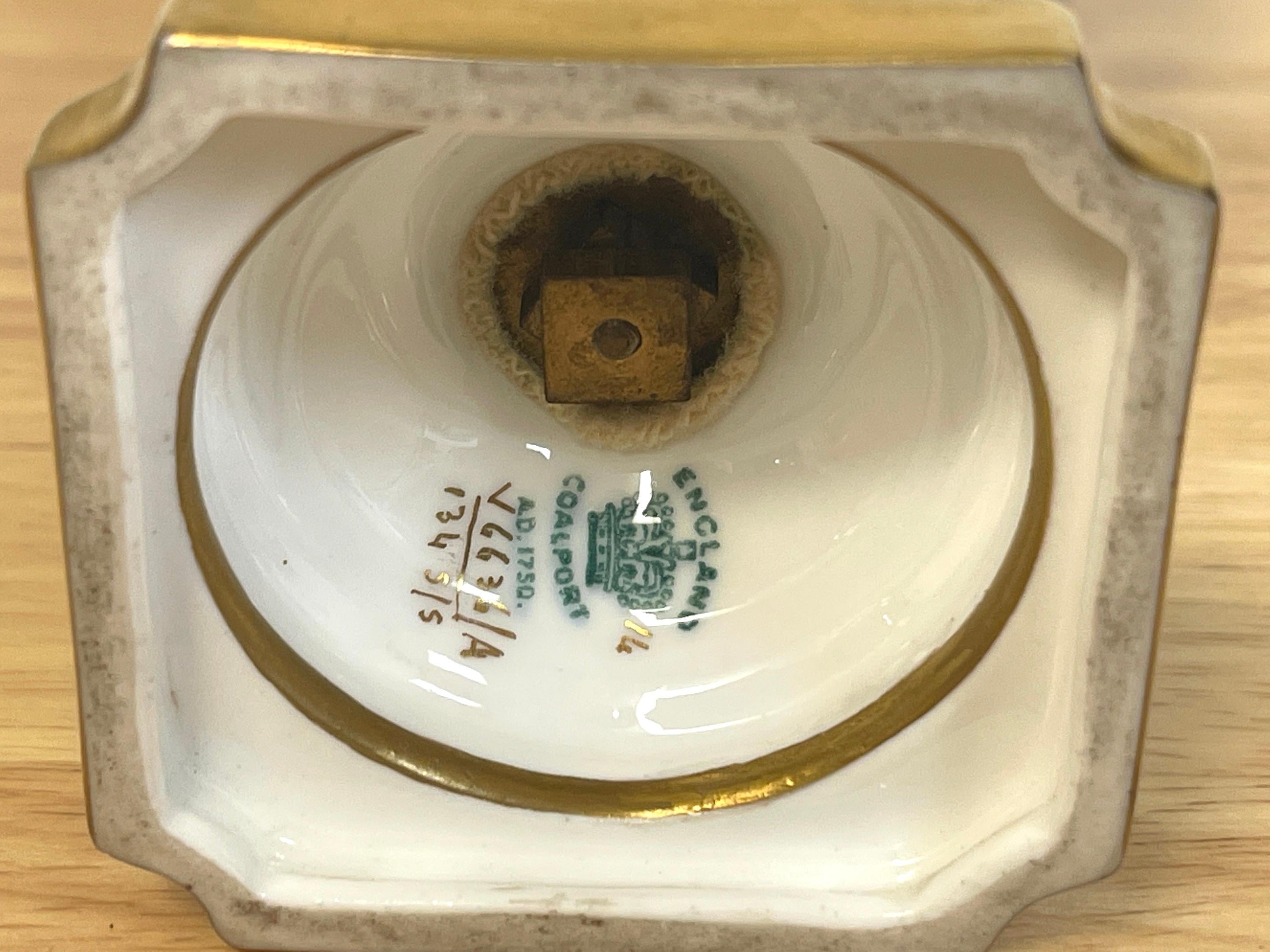 Coppia di vasi da credenza scenografici Coalport del XIX secolo in vendita 1