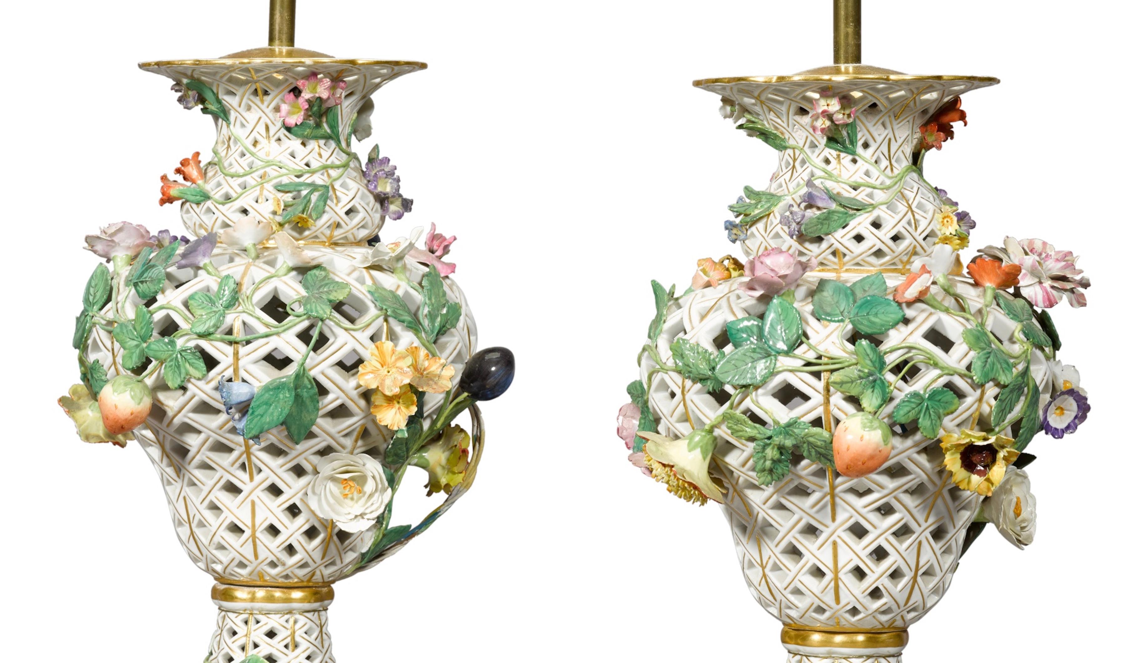 Paar antike kontinentale Tischlampen im Meissener Stil des 19. Jahrhunderts  im Zustand „Gut“ im Angebot in London, GB