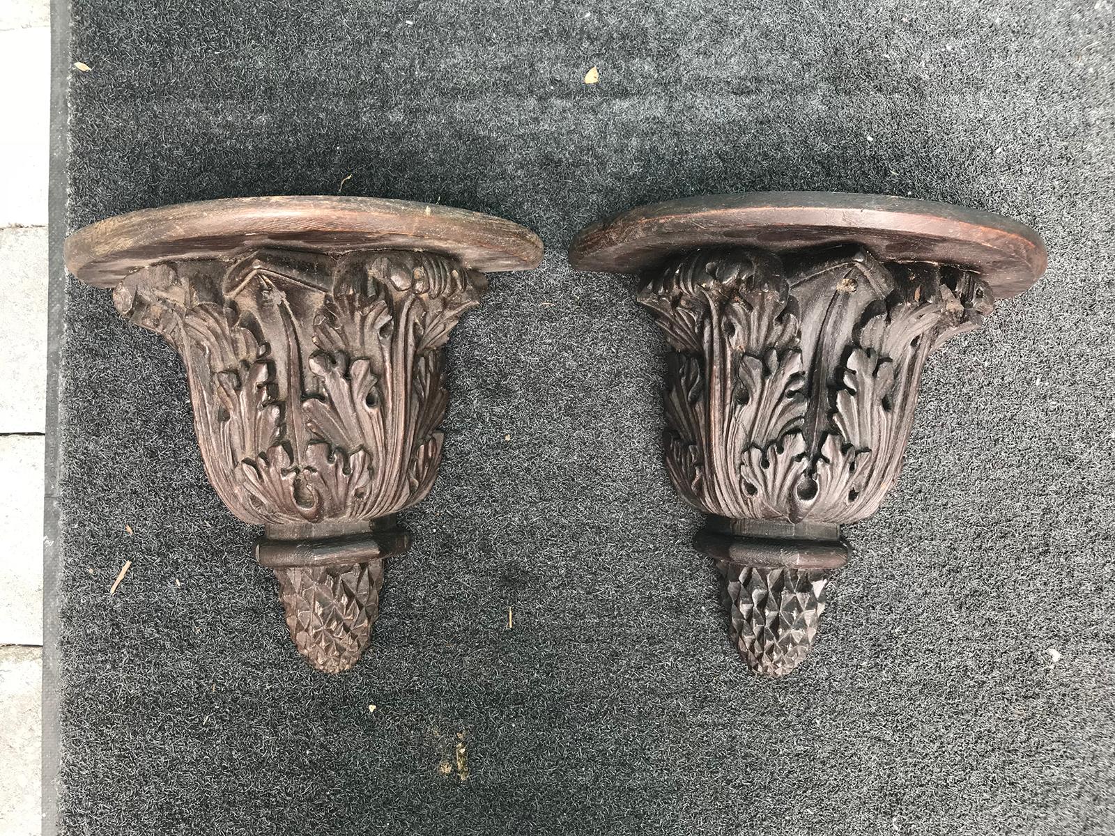 Pair of 19th Century Continental Finley Craved Brackets For Sale 4