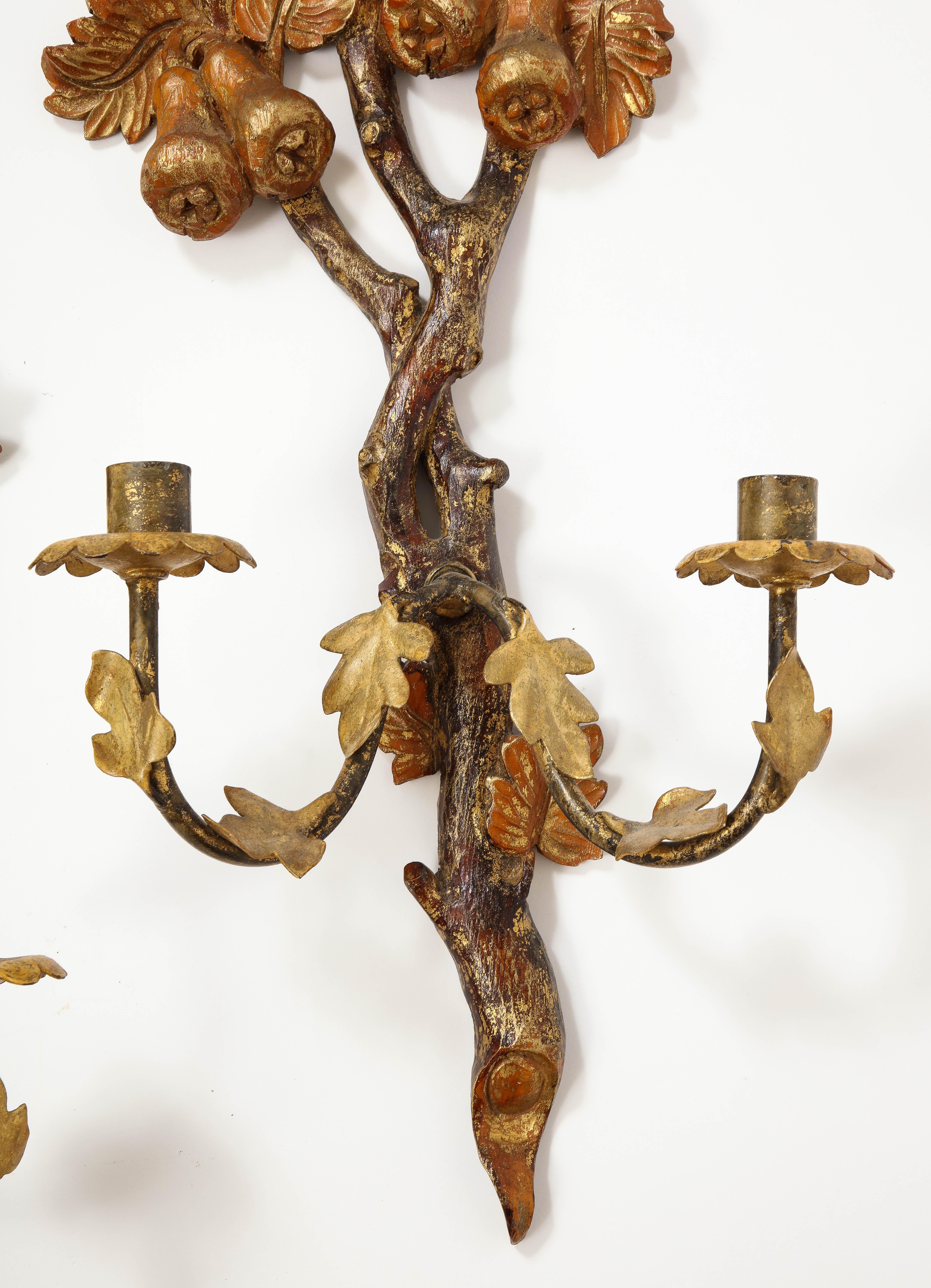 Paar kontinentale, handbemalte, geschnitzte Ormolu-Holz-Kerzenleuchter aus dem 19. Jahrhundert  im Angebot 4
