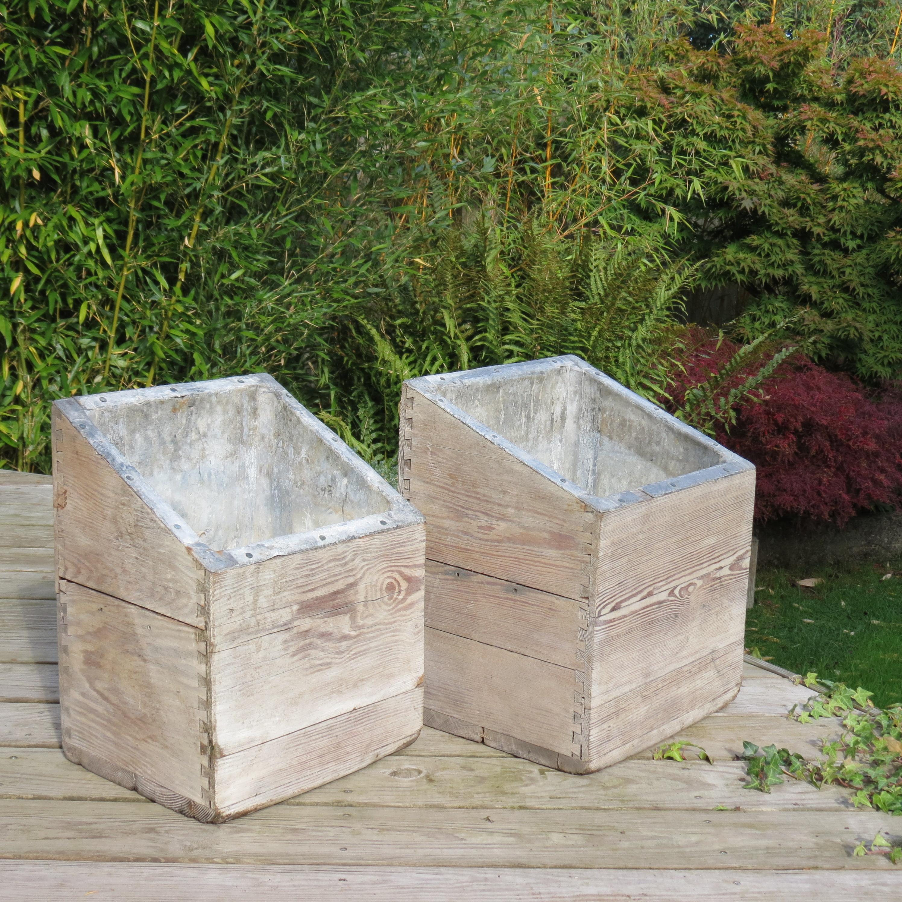 Wonderful pair of vintage handmade planters. Solid Douglas Fir Pine with dovetail corner joints, lead lined, probably originally produced for holding ice for use in a kitchen. Date from the late 19th Century. Would now make wonderful plant holders.