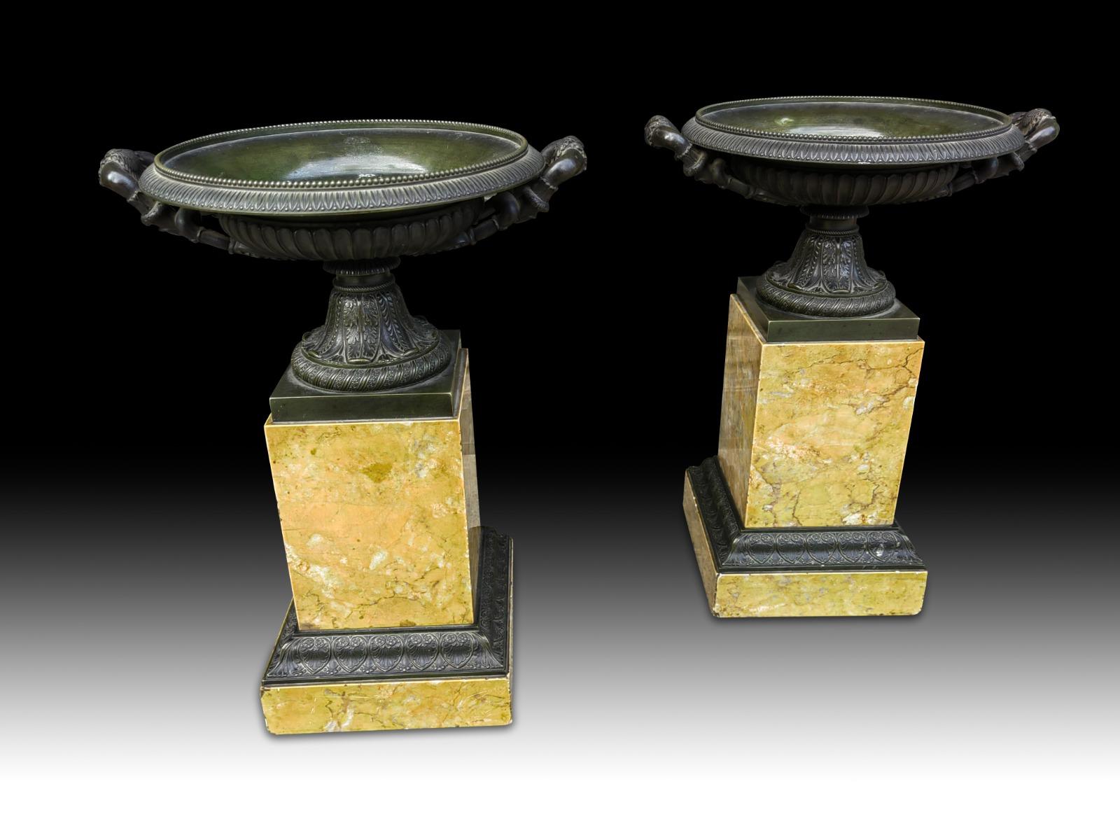 Bronze Paire de tasses du XIXe siècle en vente