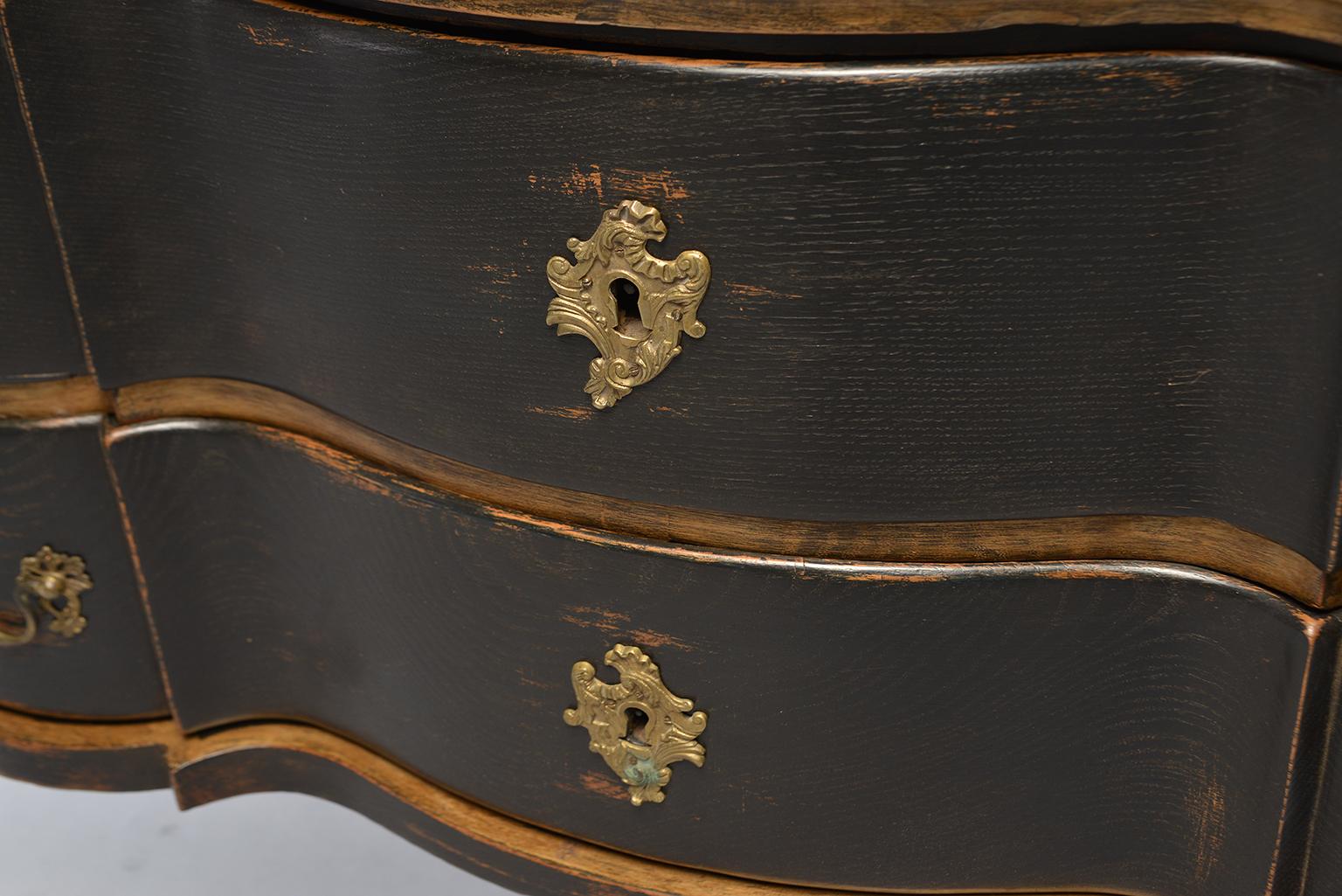 Pair of 19th Century Danish Painted and Gilded Oak Serpentine Chests 7