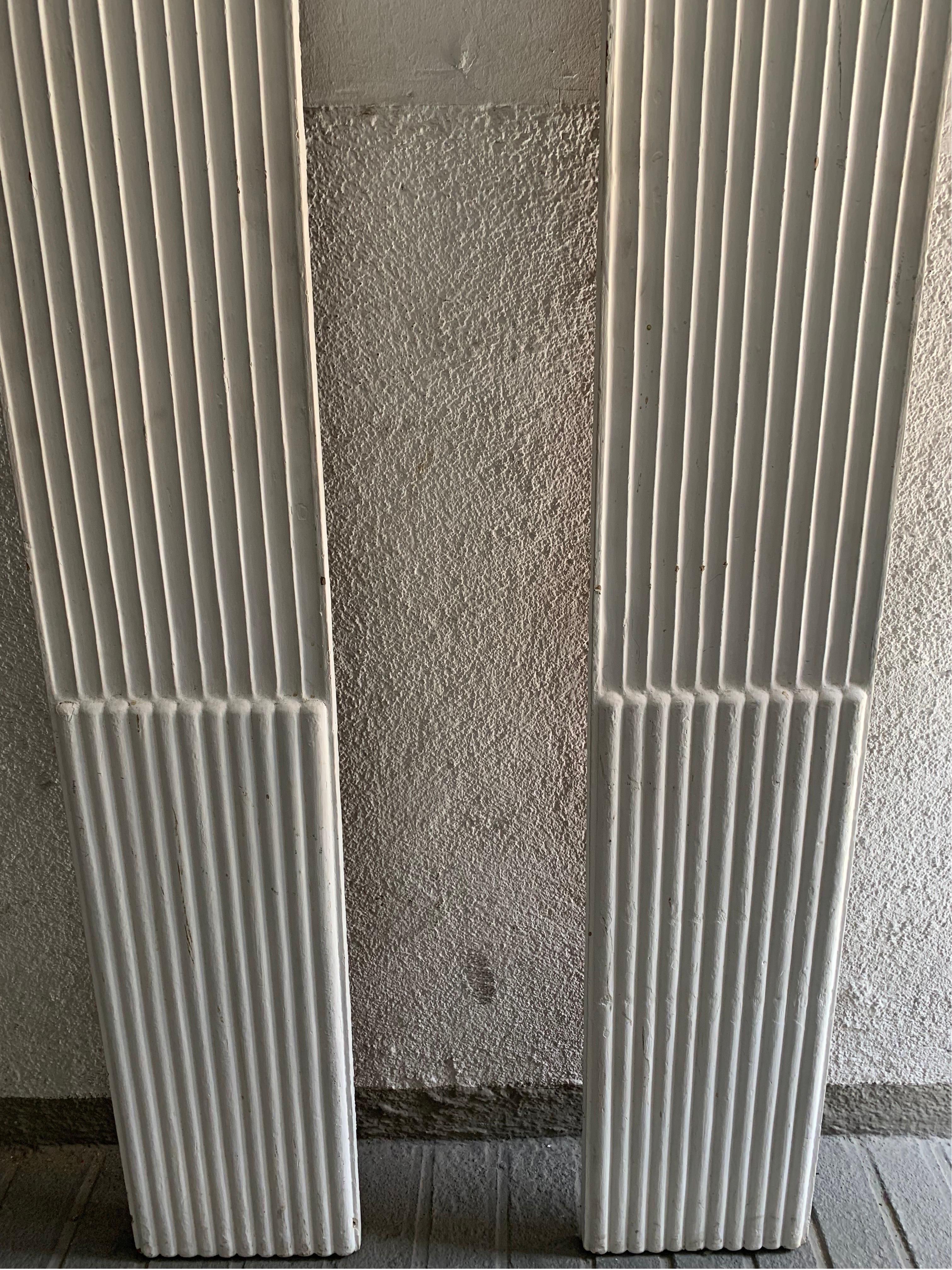 Dekorative bemalte Holzsäulen des 19. Jahrhunderts, Paar im Angebot 11