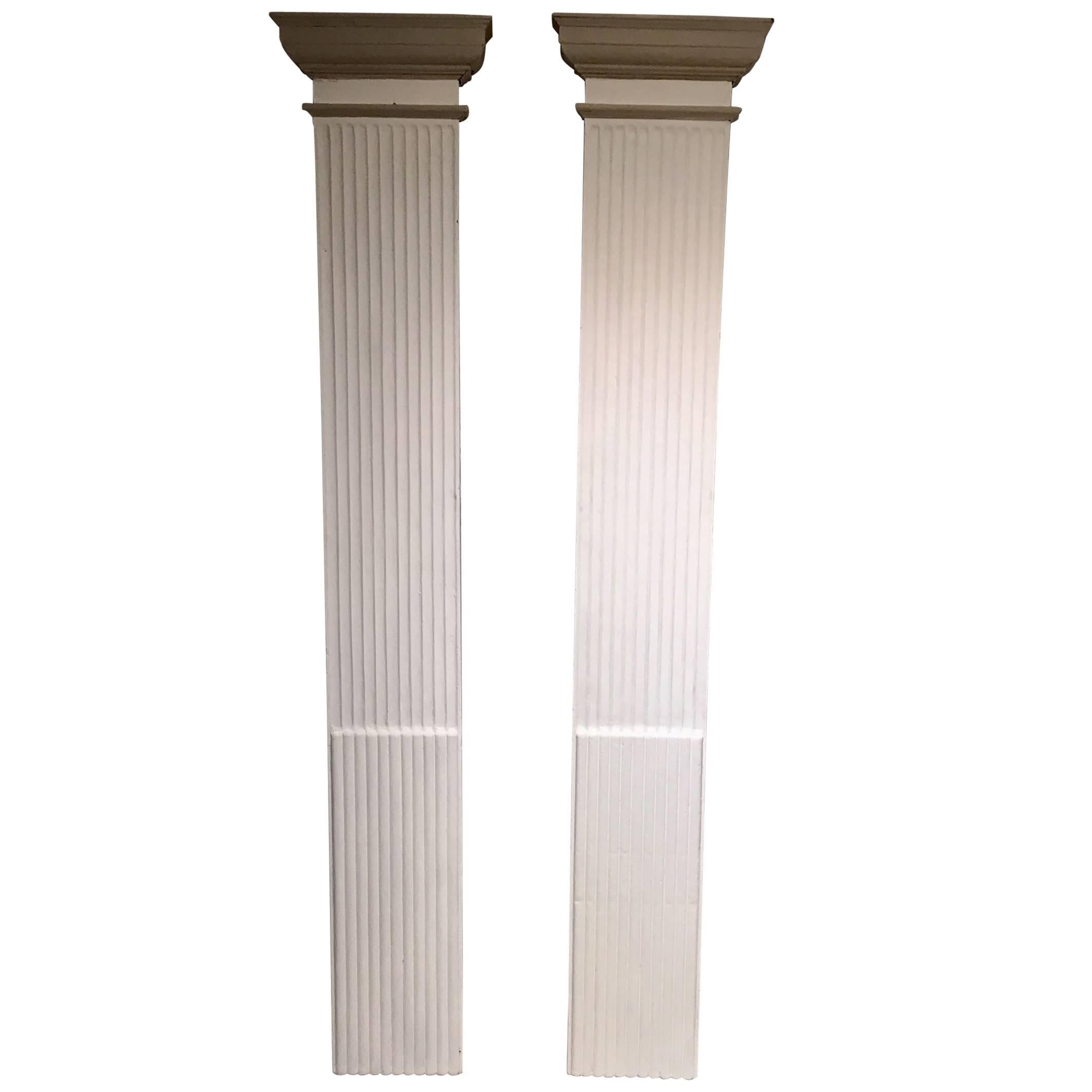 Paire de colonnes décoratives en bois peint du 19ème siècle