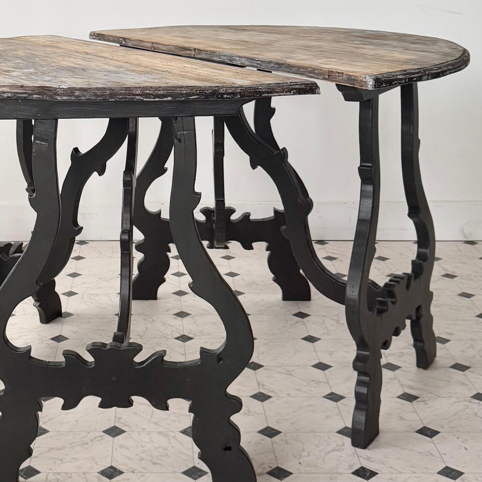 Paire de tables console Demi-Lune du 19ème siècle de Toscane, Italie en vente 1