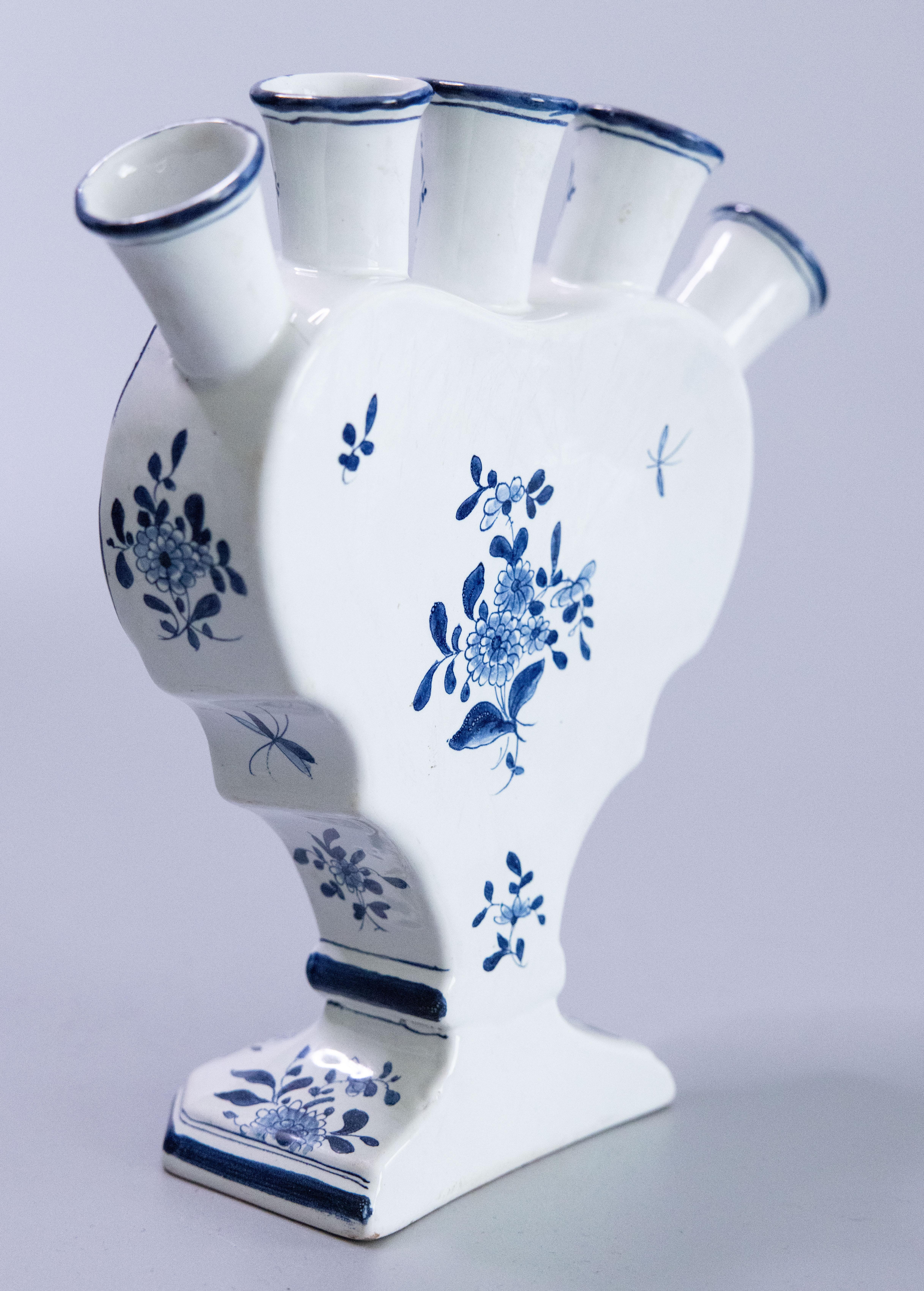 Pair of 19th Century Dutch Delft Faience Chinoiserie Tulip Vases Tulipieres en venta 4