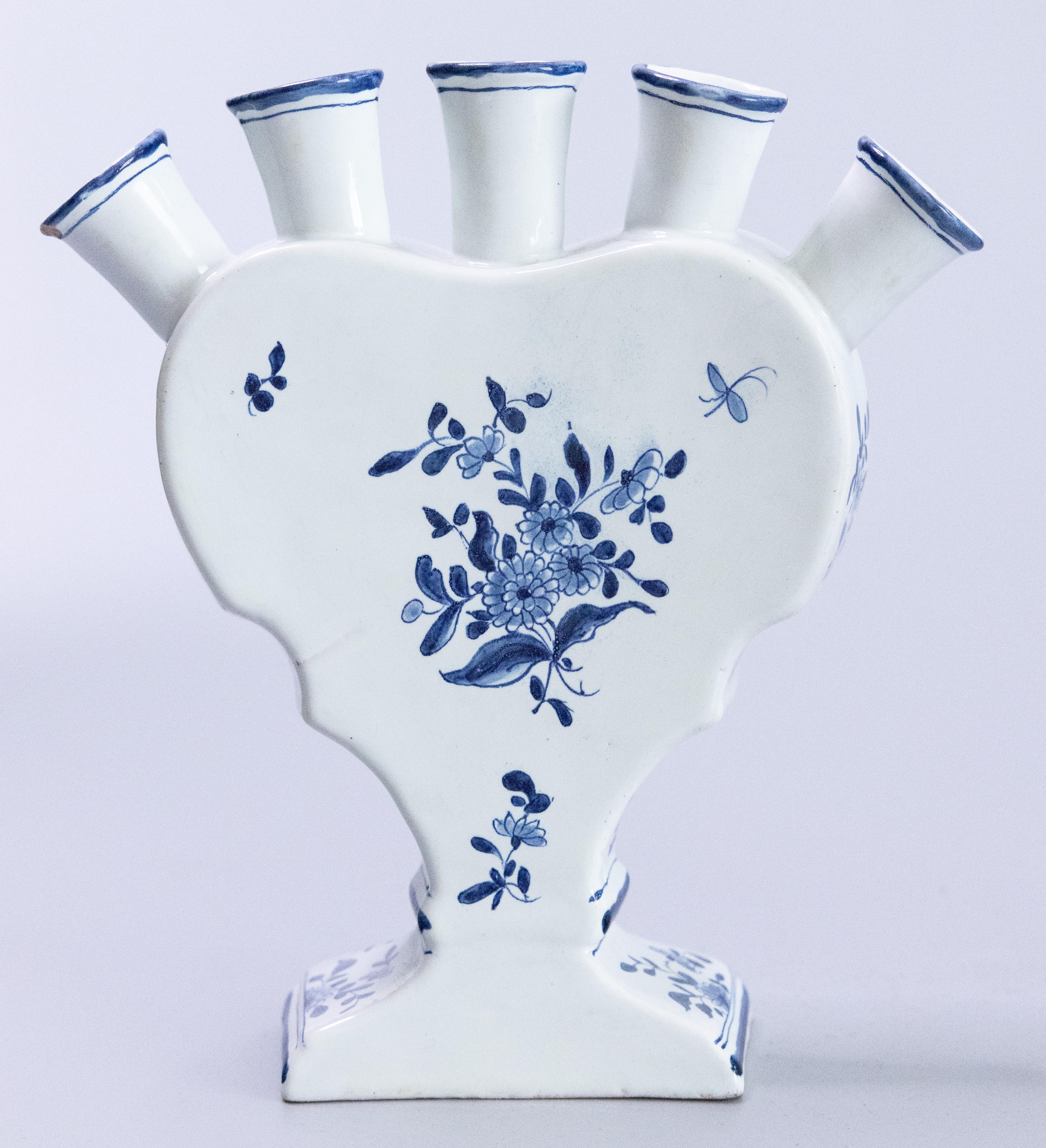 Pair of 19th Century Dutch Delft Faience Chinoiserie Tulip Vases Tulipieres en venta 5