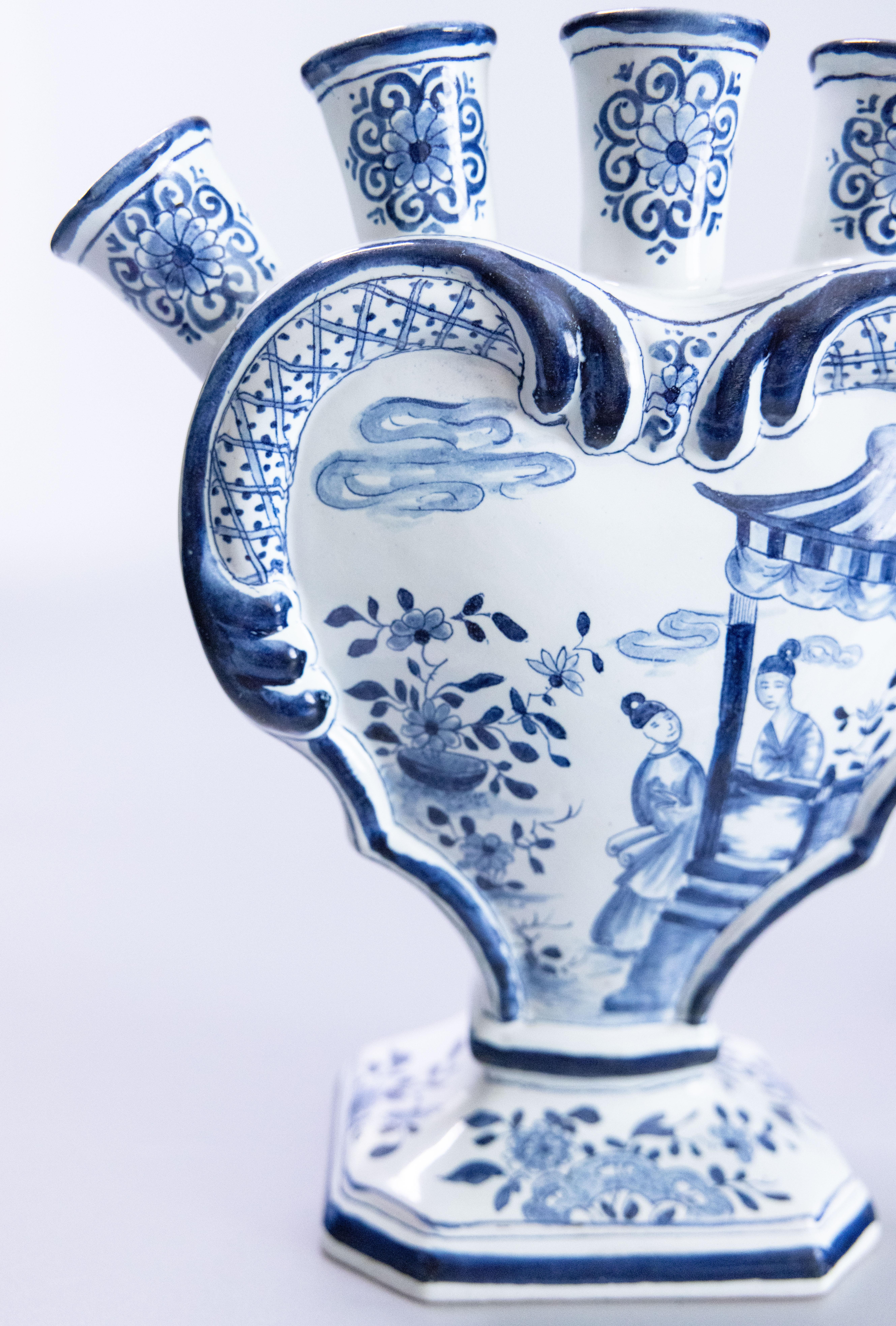 Pair of 19th Century Dutch Delft Faience Chinoiserie Tulip Vases Tulipieres en venta 7