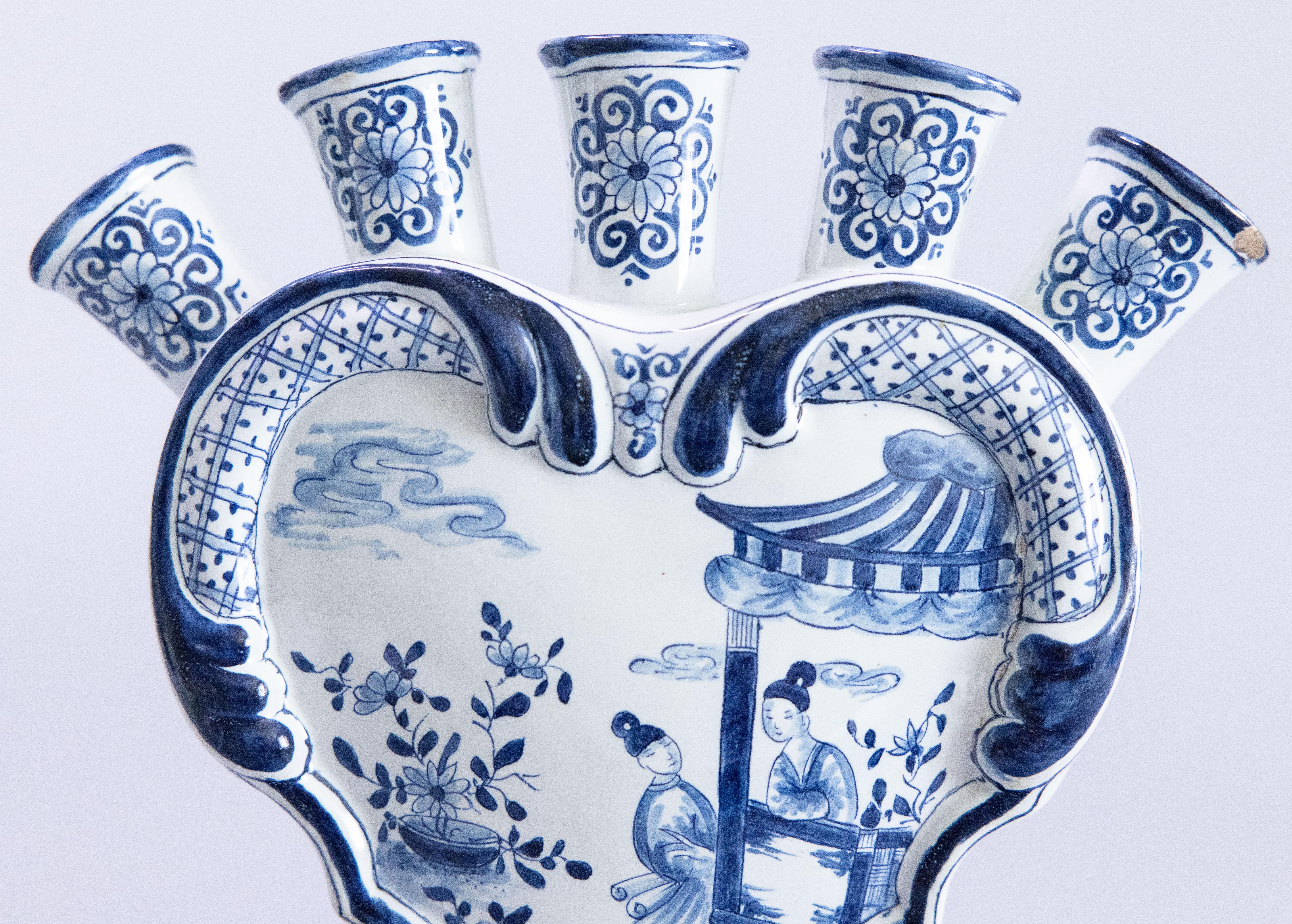 Pair of 19th Century Dutch Delft Faience Chinoiserie Tulip Vases Tulipieres en venta 2