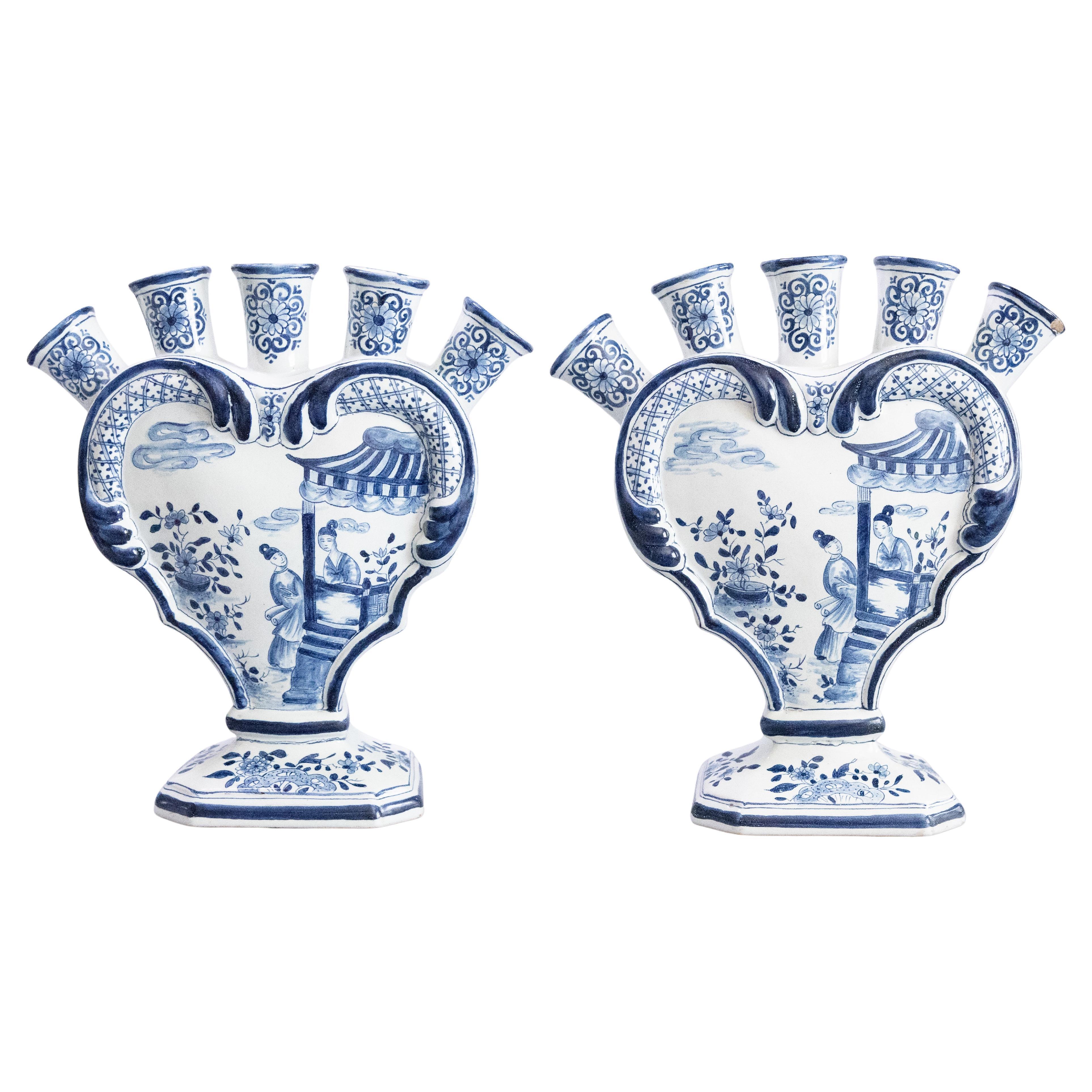 Pair of 19th Century Dutch Delft Faience Chinoiserie Tulip Vases Tulipieres en venta
