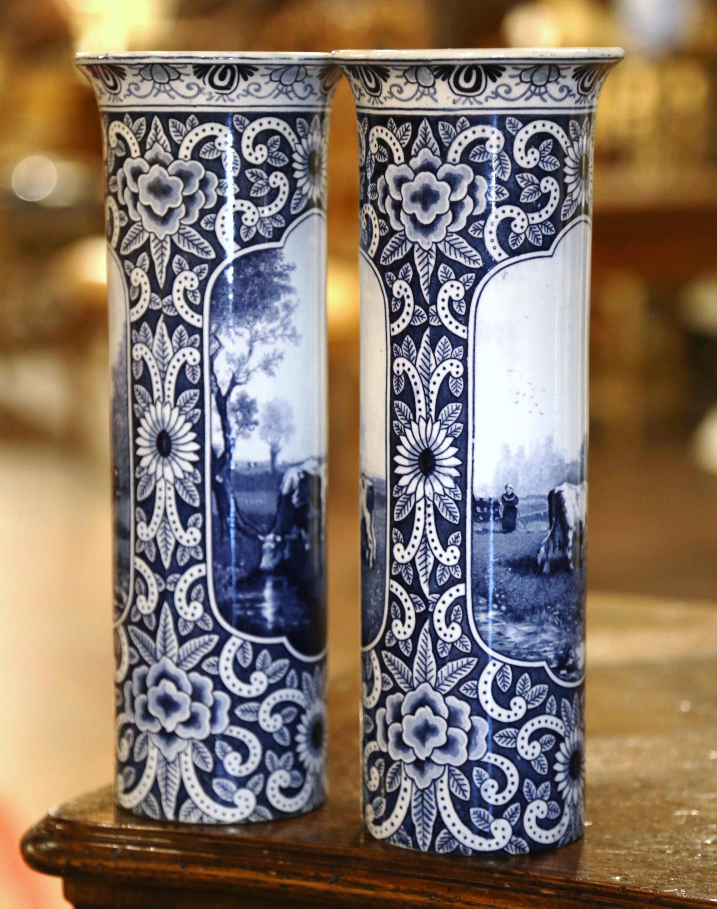 Paar niederländische handbemalte Delfter Fayence-Vasen mit Rindsmotiven aus dem 19. Jahrhundert im Angebot 2