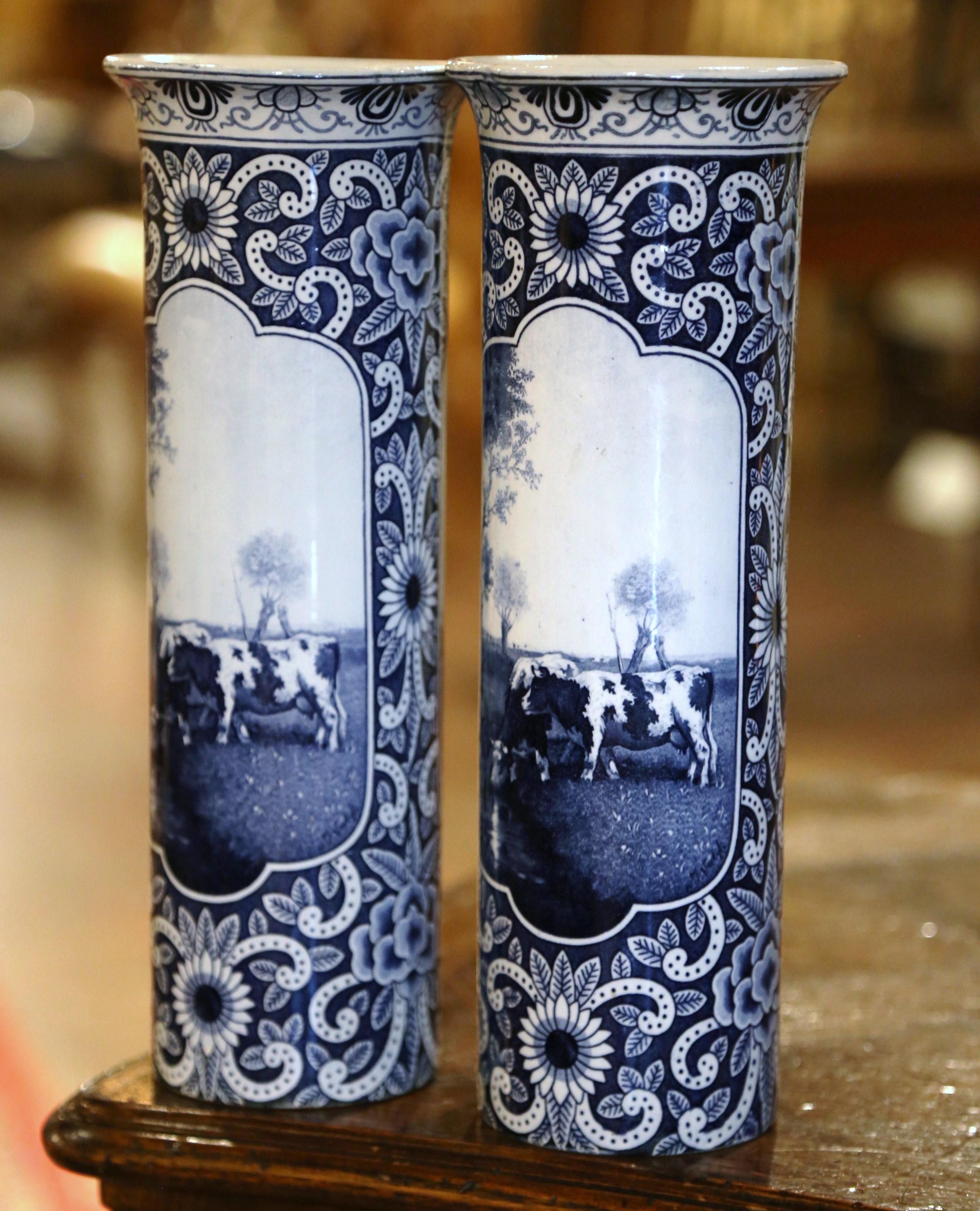 Paar niederländische handbemalte Delfter Fayence-Vasen mit Rindsmotiven aus dem 19. Jahrhundert im Angebot 3