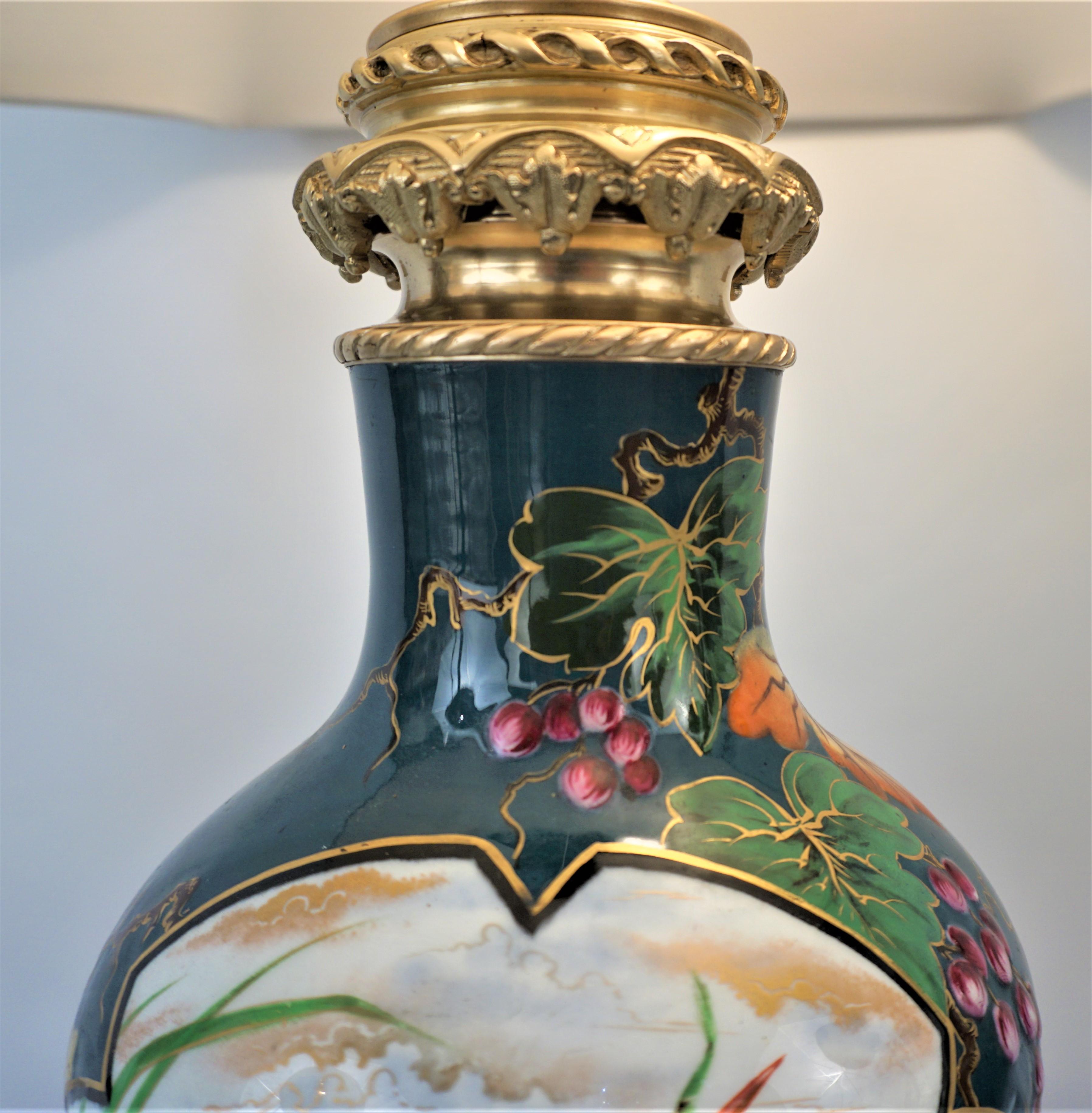 Paire de lampes à huile en porcelaine électrifiée du XIXe siècle. en vente 6
