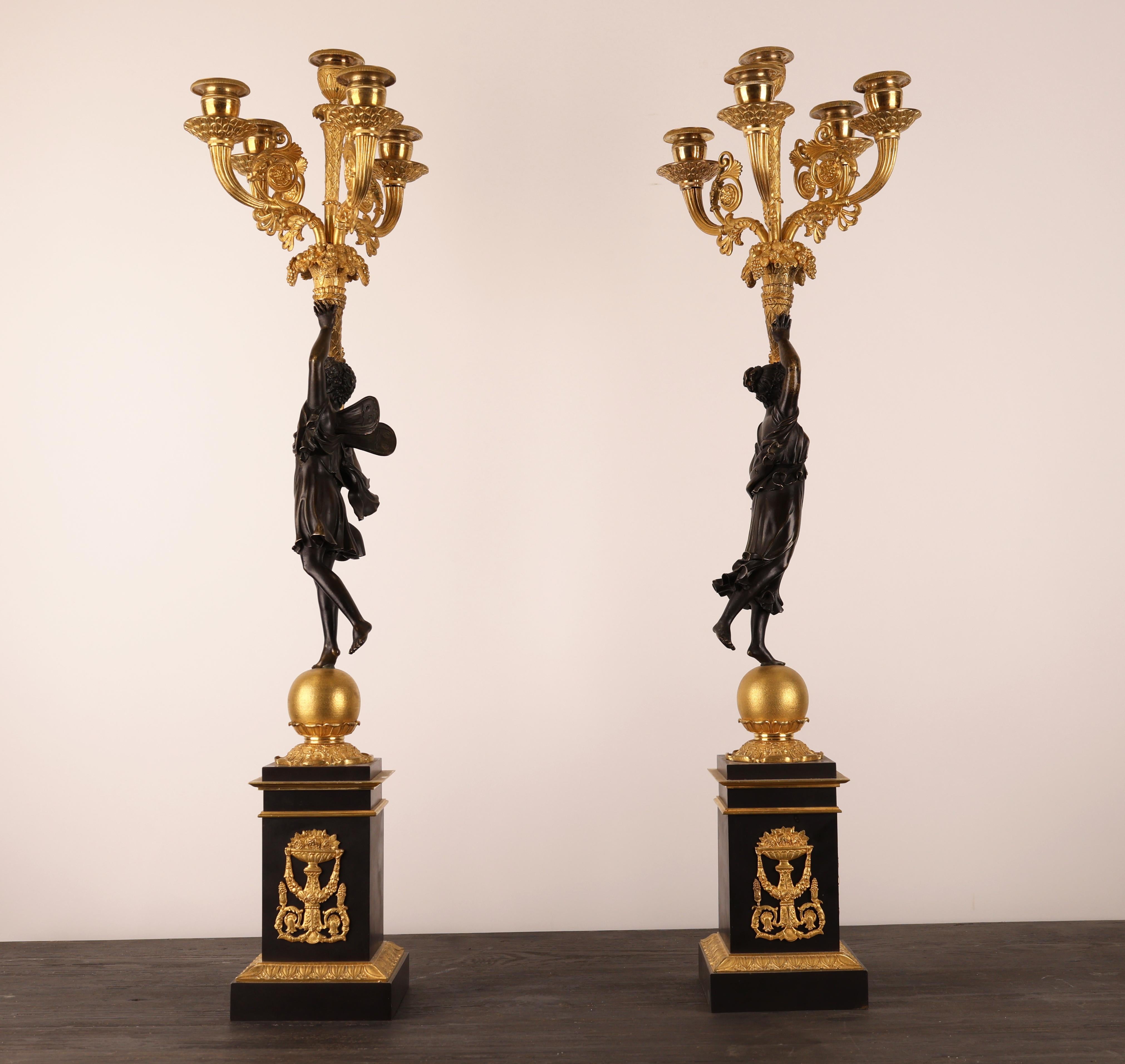 Dorato Coppia di candelabri Impero del XIX secolo di Pierre Chibout in vendita