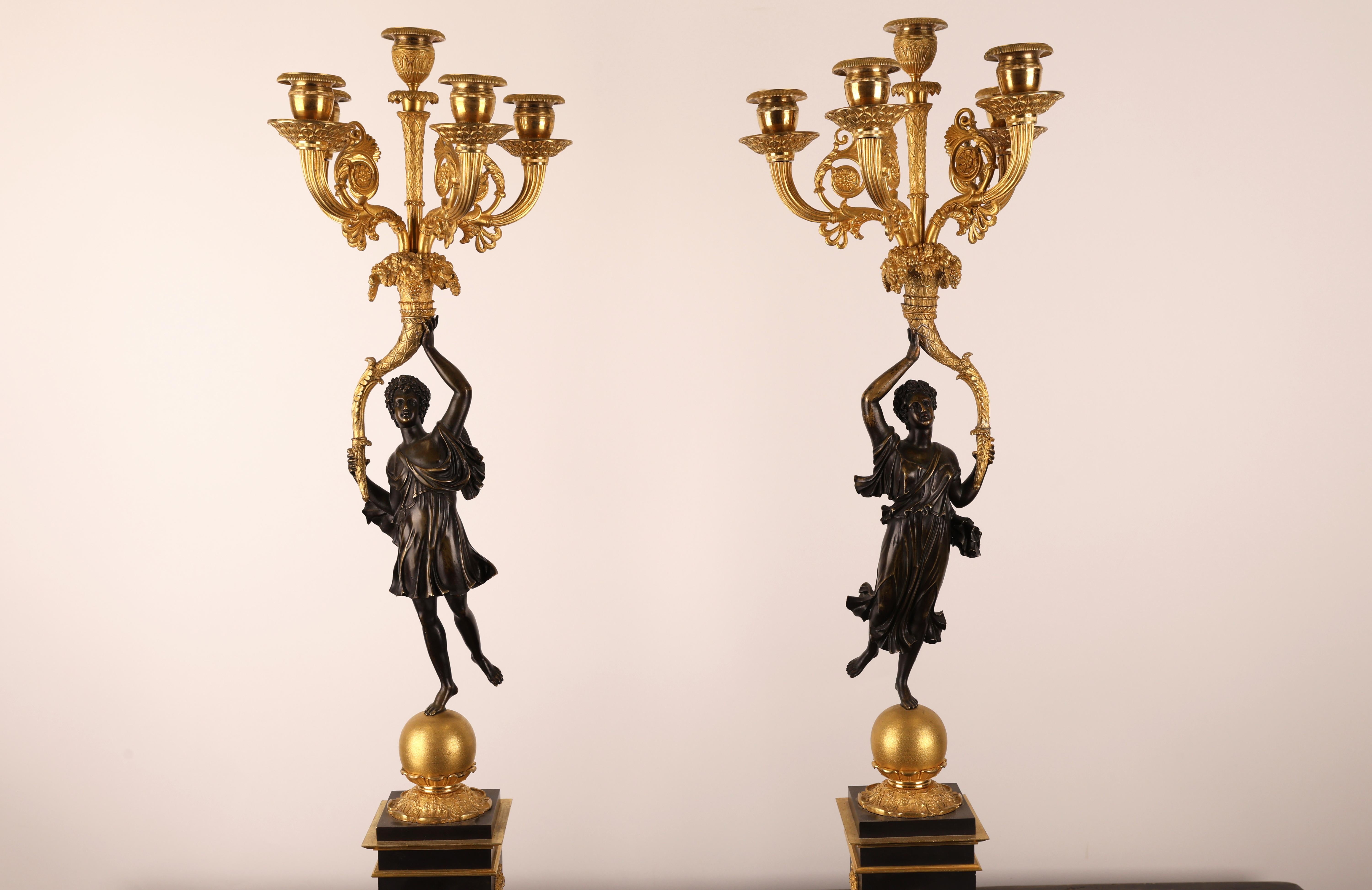 Coppia di candelabri Impero del XIX secolo di Pierre Chibout In condizioni buone in vendita a Ljungby, SE