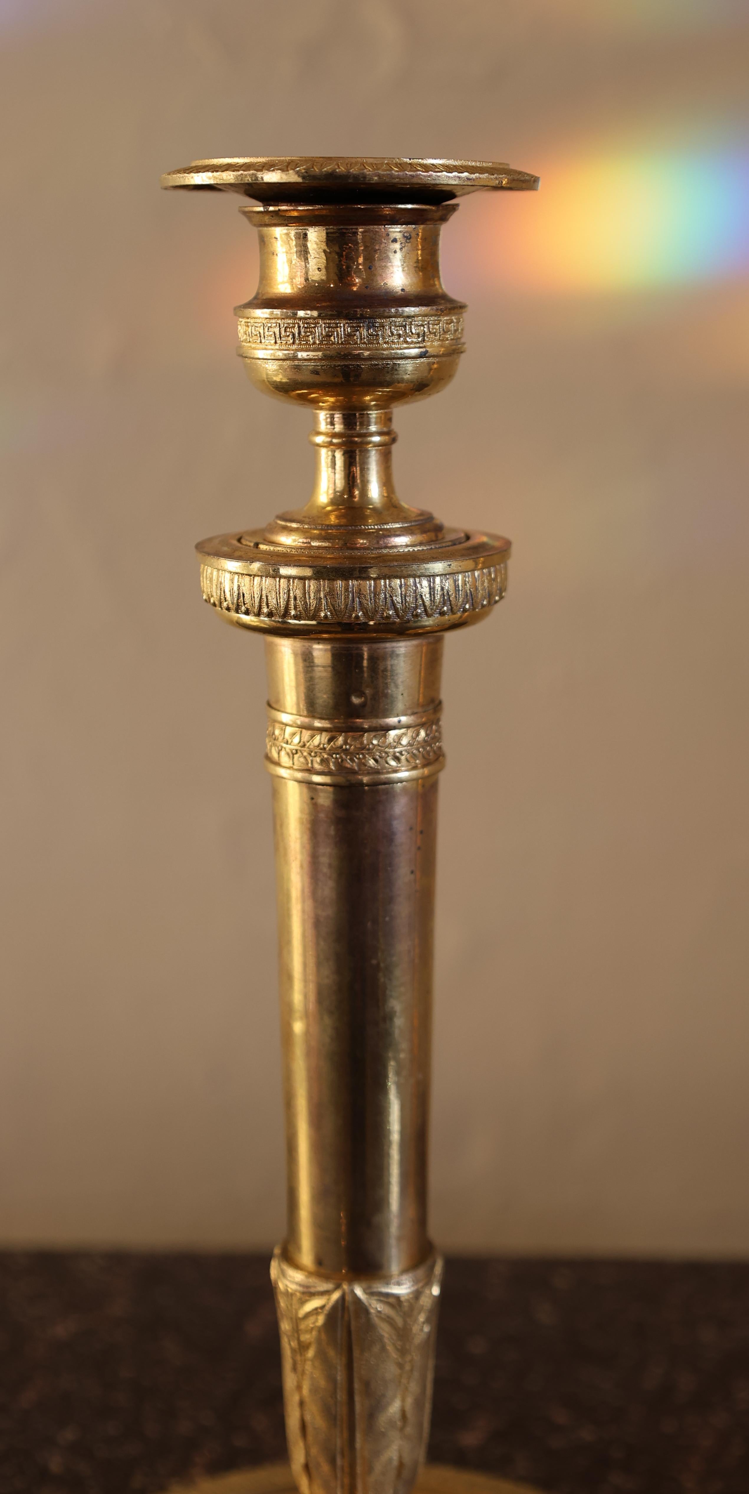 Bronzo Coppia di candelabri impero del XIX secolo in vendita