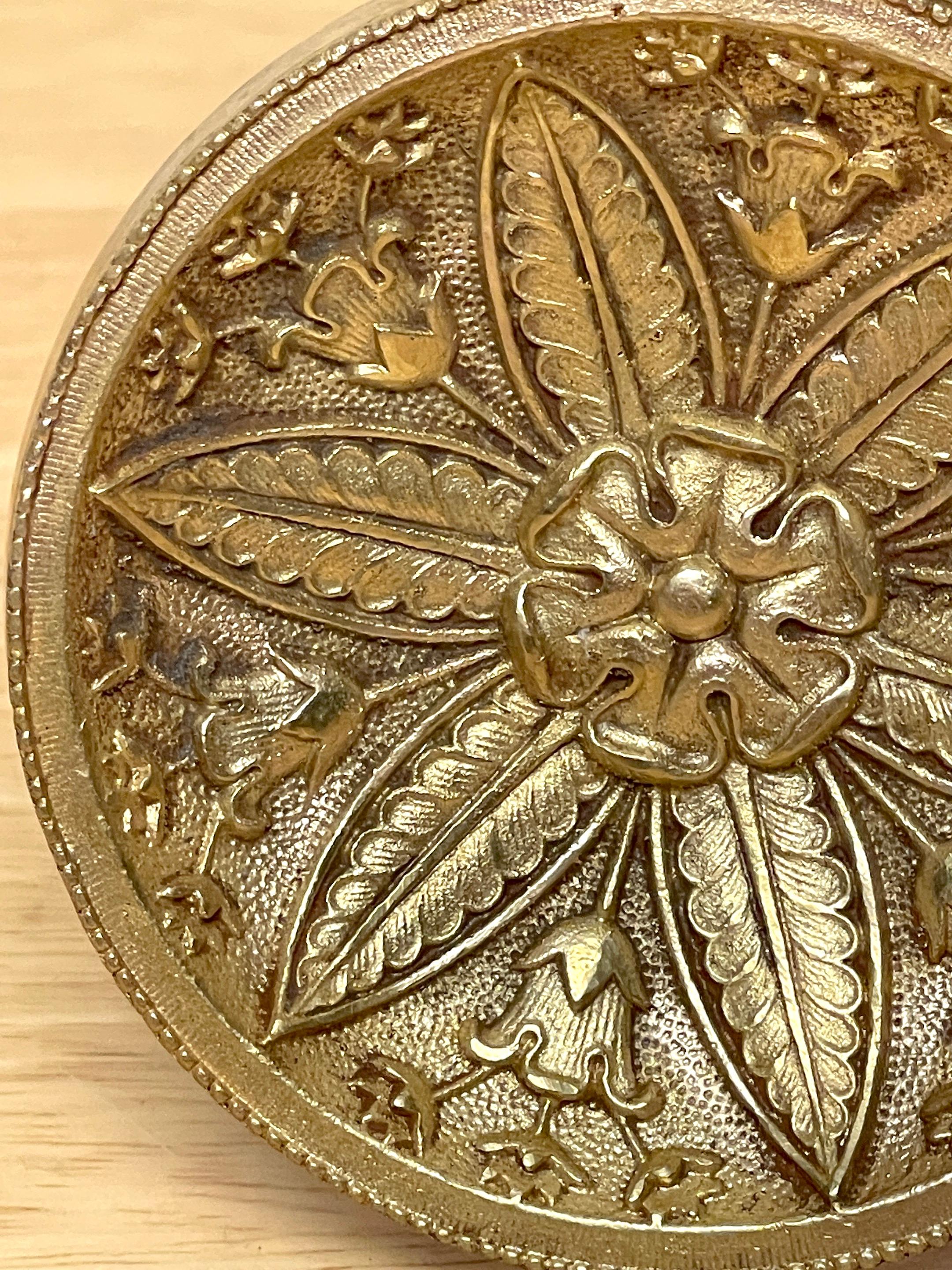 Paire d'embrasses de rideaux Empire en bronze doré à motif d'Acanthus du 19e siècle en vente 8