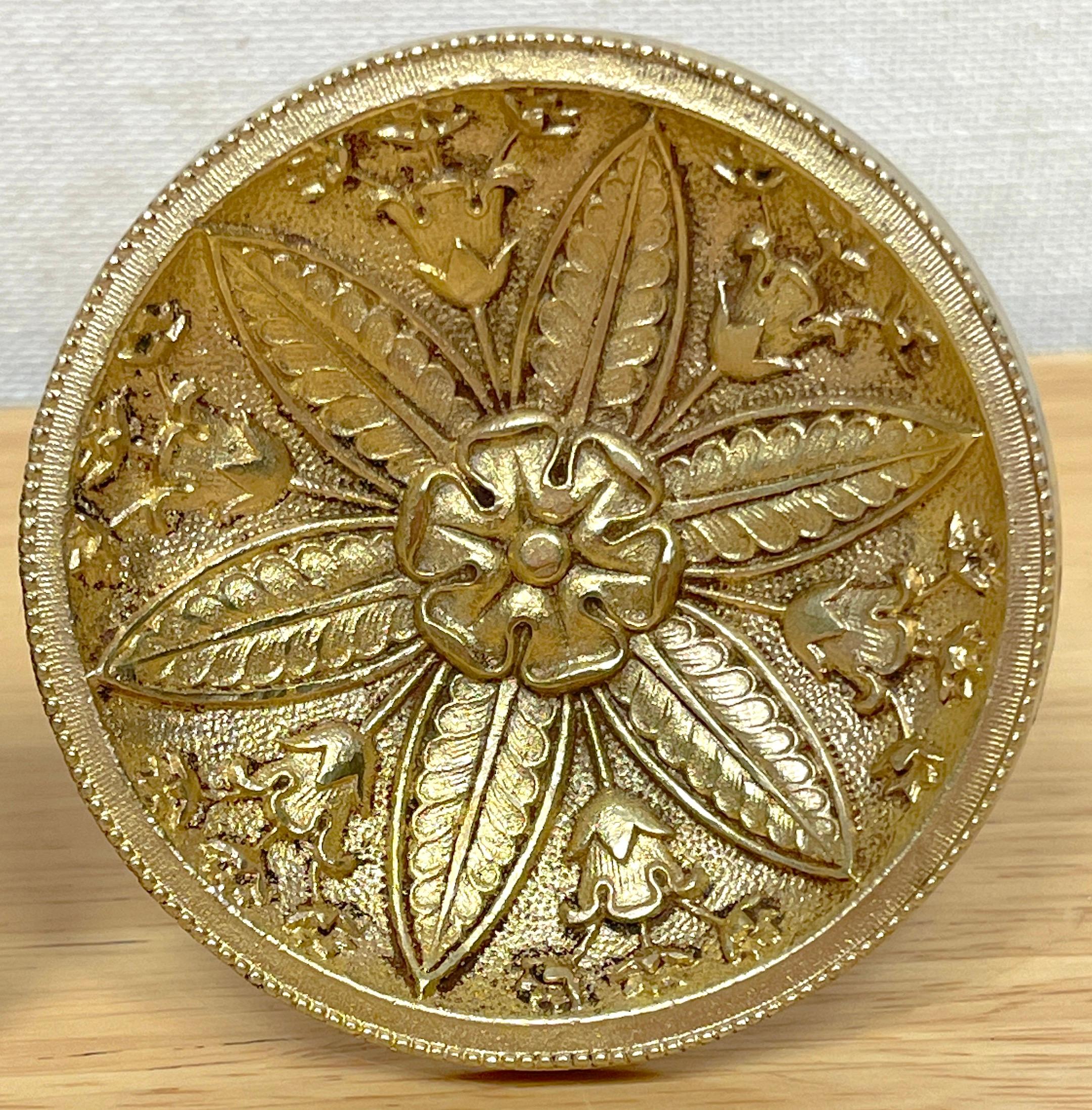 Paire d'embrasses de rideaux Empire en bronze doré à motif d'Acanthus du 19e siècle 1