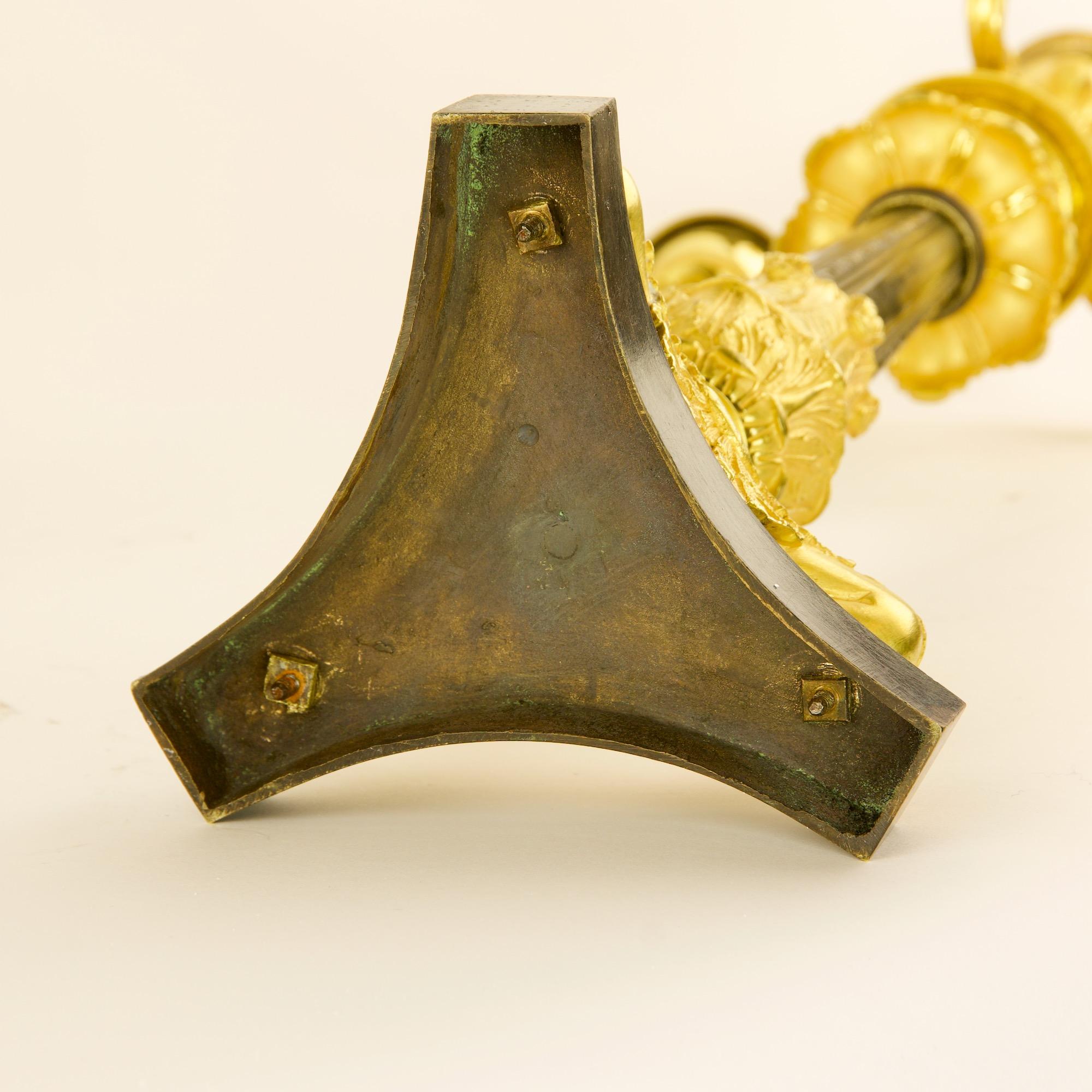 Paar Empire-Kandelaber aus Goldbronze und patinierter Bronze des 19. Jahrhunderts, Paar Thomire im Angebot 8