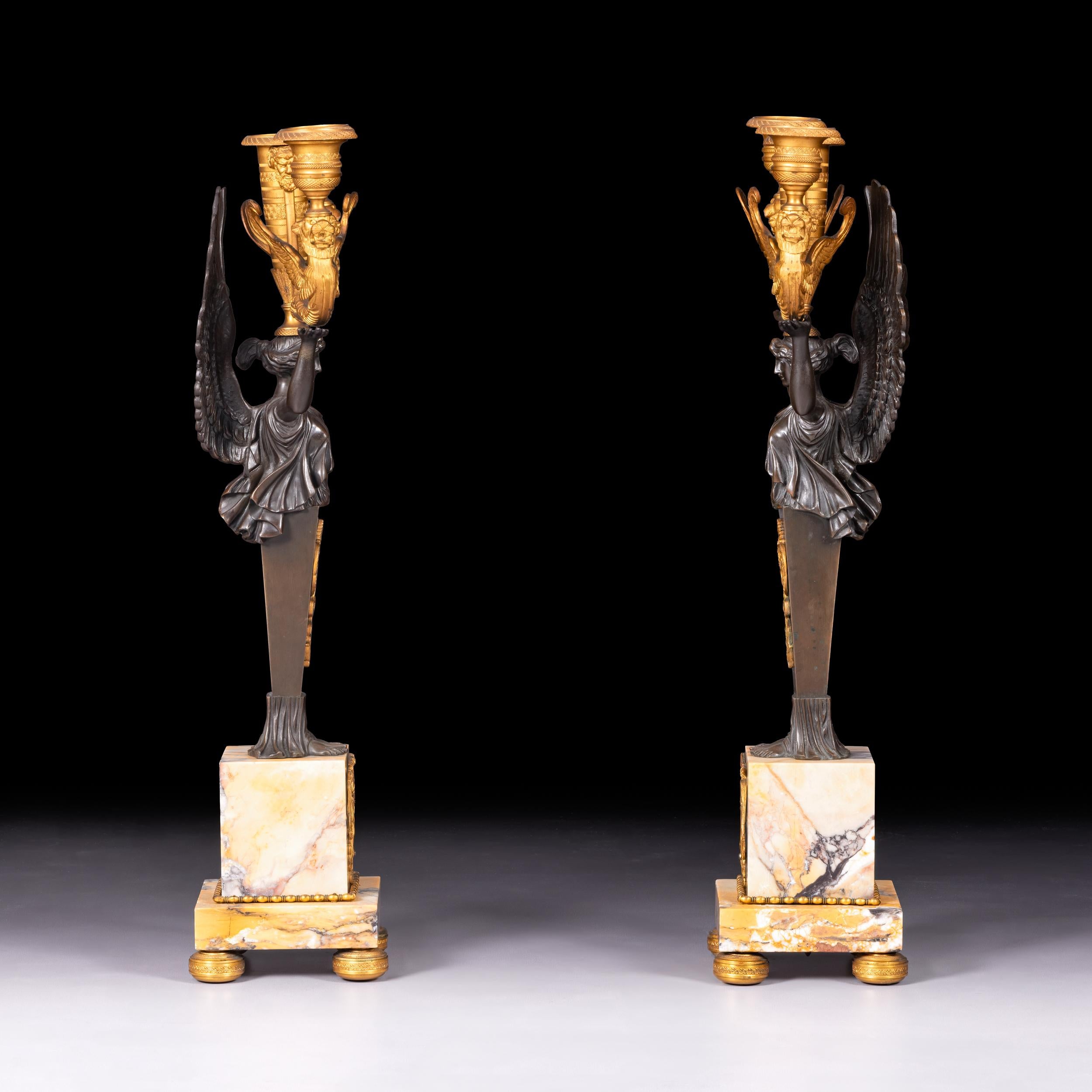 Stile impero Coppia di candelabri Impero Siena e Ormolu del XIX secolo in stile neoclassico in vendita