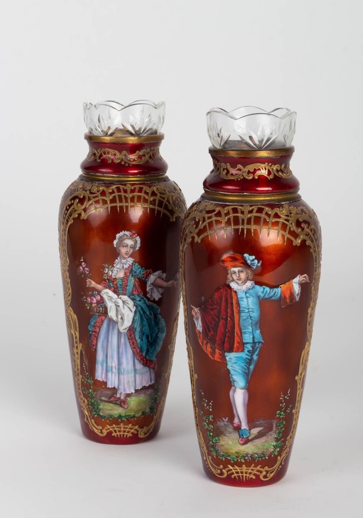 Pair of small limoge enamel vases, 19th century, Napoleon III.
Topped by two cut crystal cups.
H: 21 cm
D: 6 cm
      