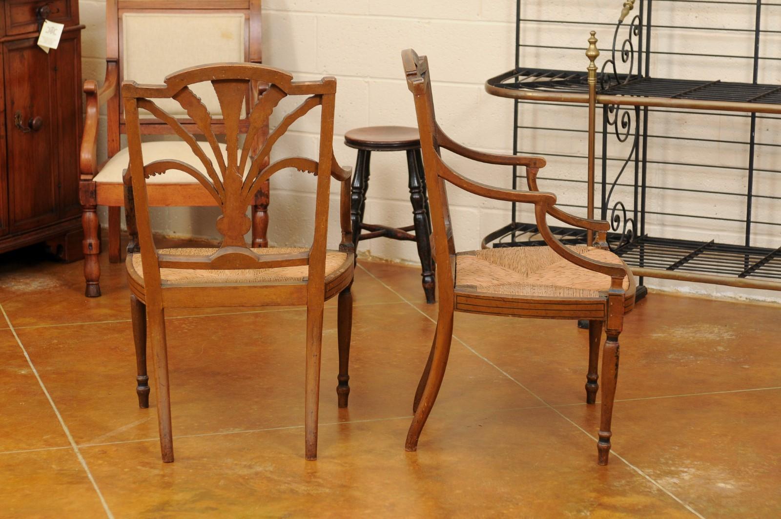 Paar englische bemalte Sessel im Adam-Stil des 19. Jahrhunderts mit Binsen-Sitzen im Angebot 3