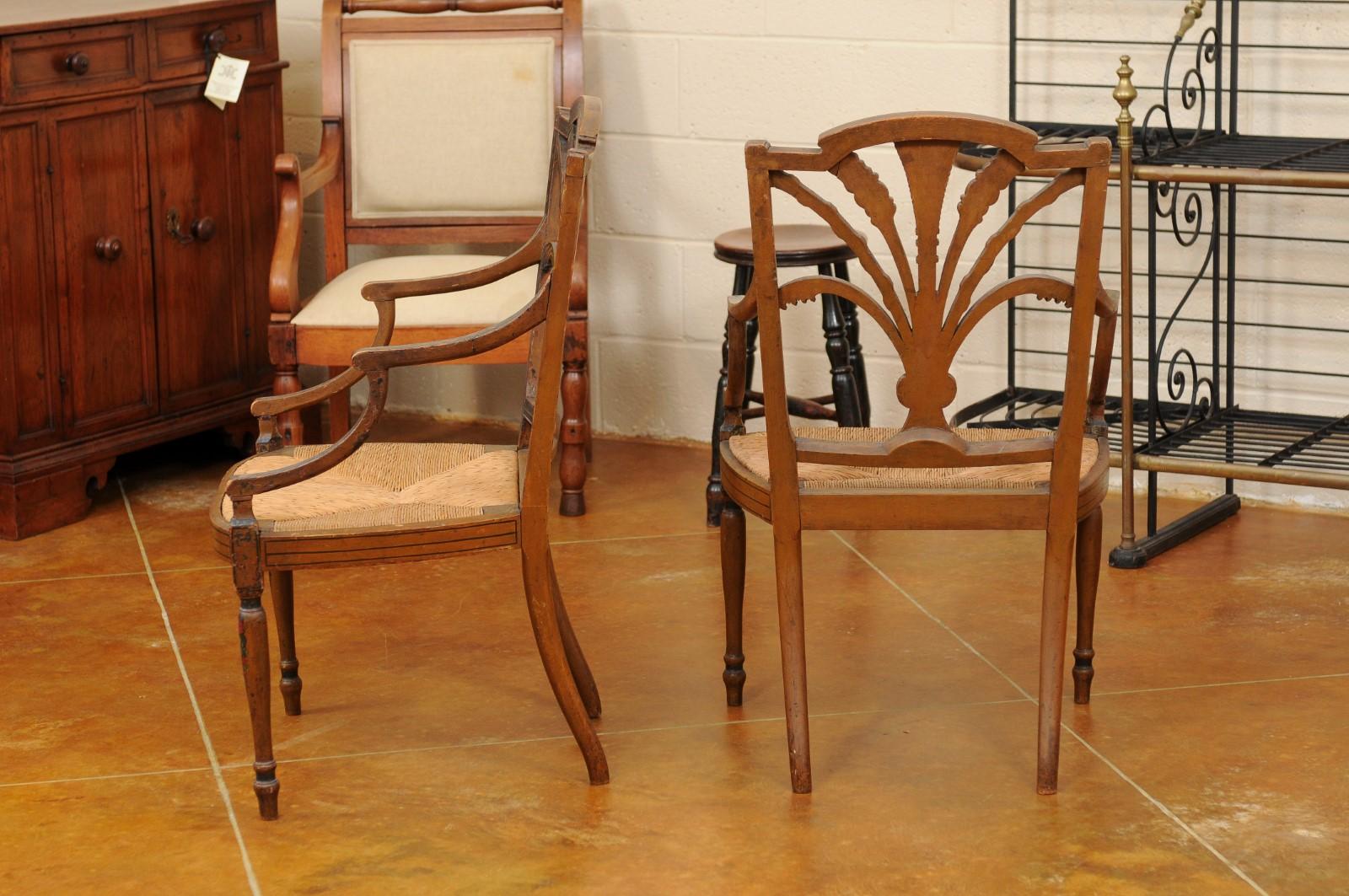 Paar englische bemalte Sessel im Adam-Stil des 19. Jahrhunderts mit Binsen-Sitzen im Angebot 4
