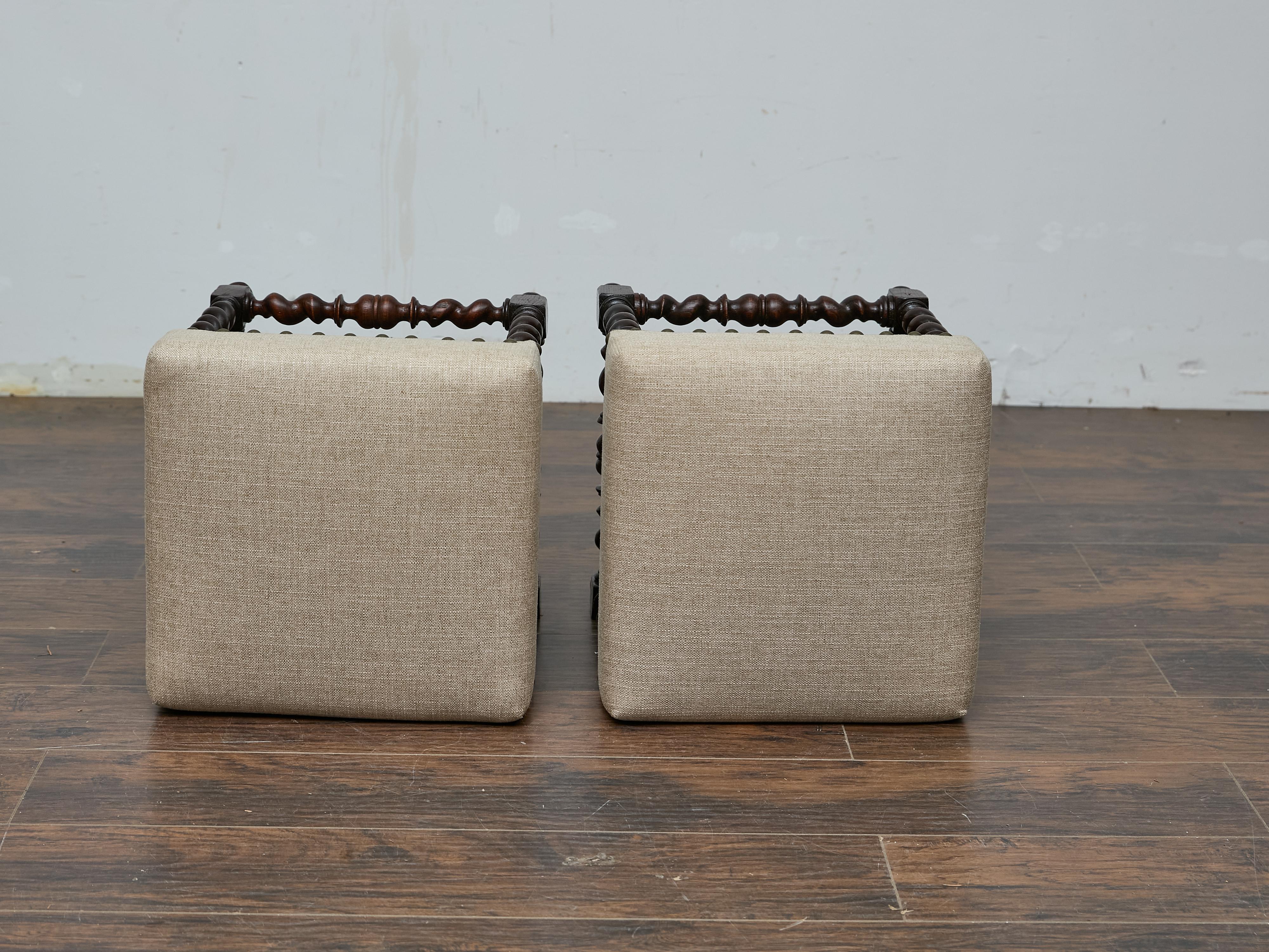 Coppia di sgabelli inglesi del XIX secolo in legno duro Barley Twist con rivestimento in lino in vendita 1