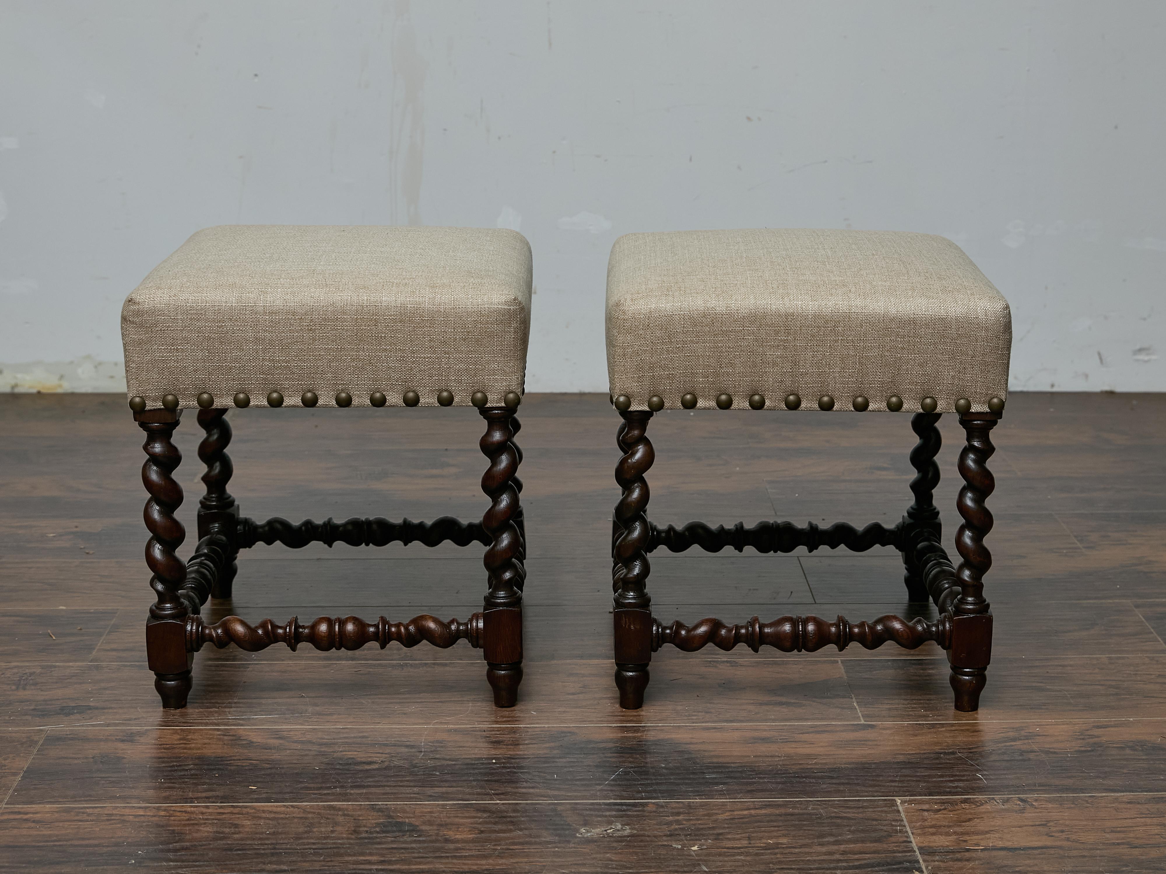 Coppia di sgabelli inglesi del XIX secolo in legno duro Barley Twist con rivestimento in lino in vendita 2