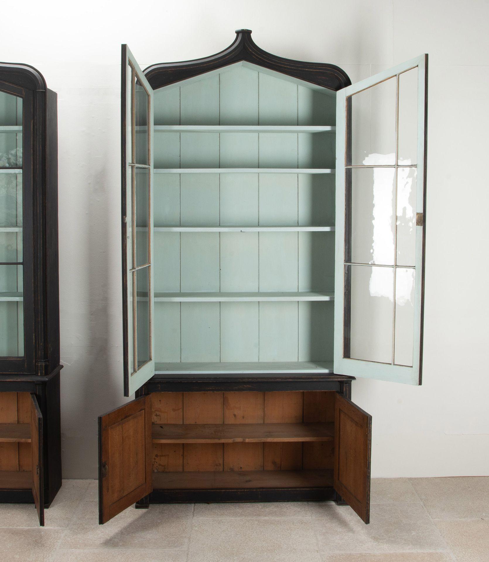 Pair of 19th Century English Bookcases In Good Condition In Gloucestershire, GB
