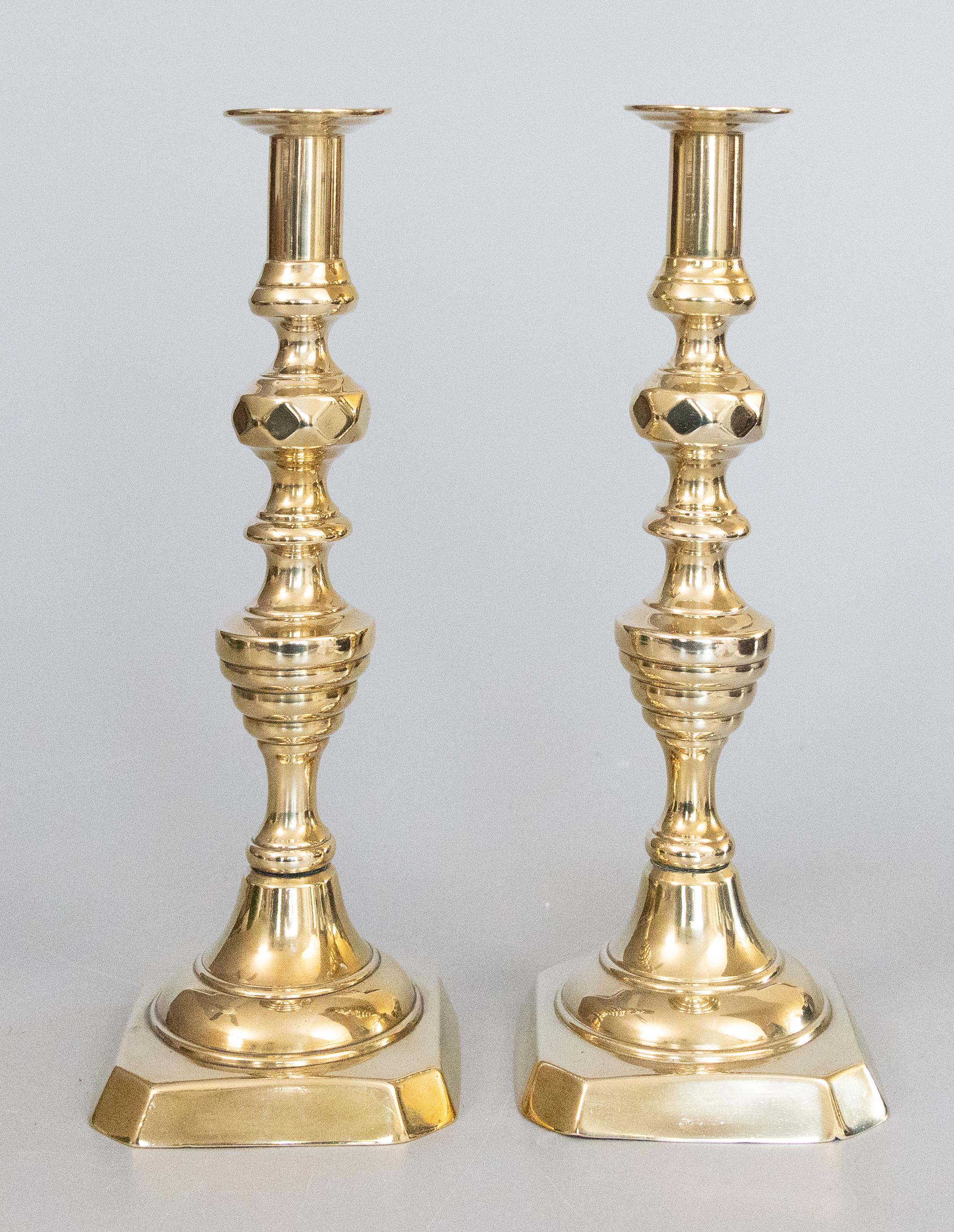 Vittoriano Coppia di candelabri ad alveare in ottone del 19° secolo in vendita