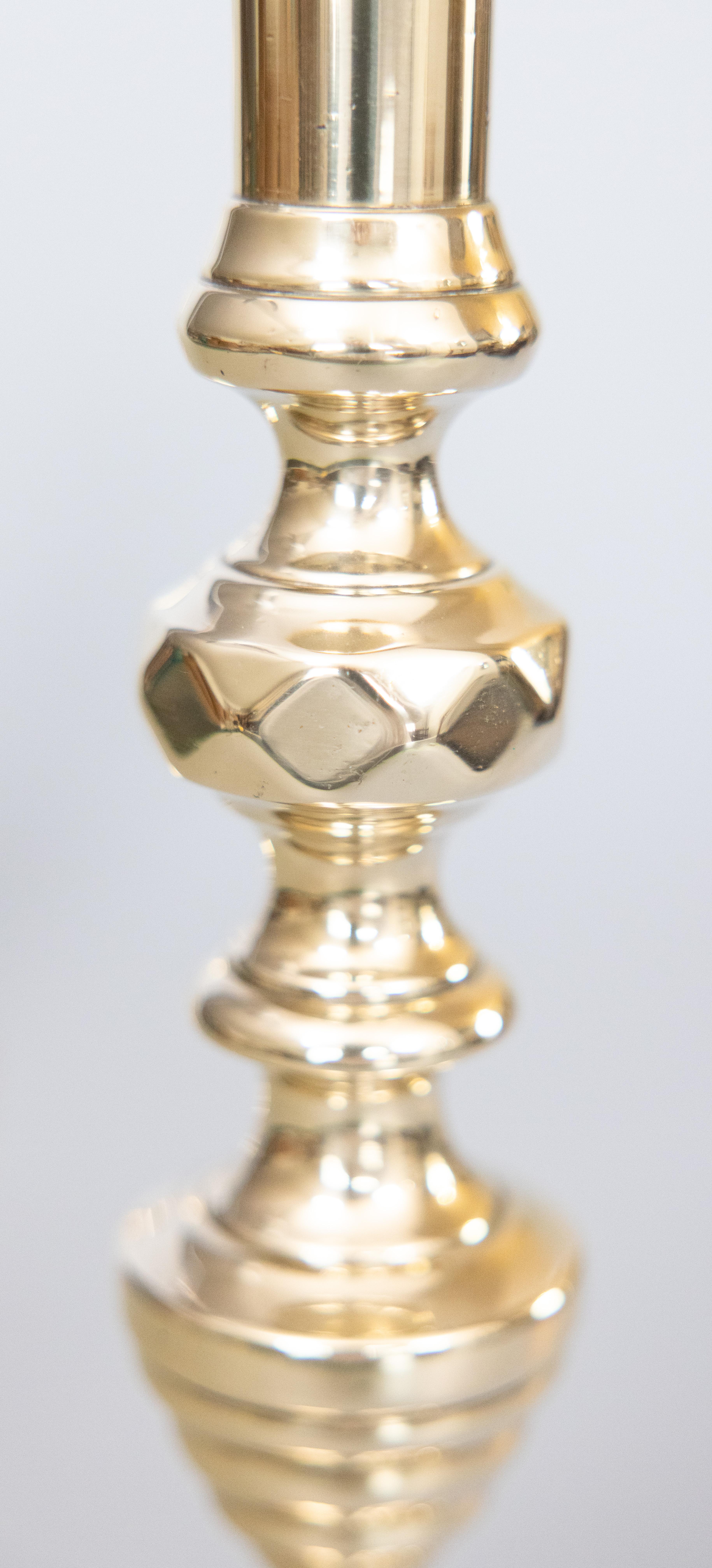 Coppia di candelabri ad alveare in ottone del 19° secolo in vendita 1