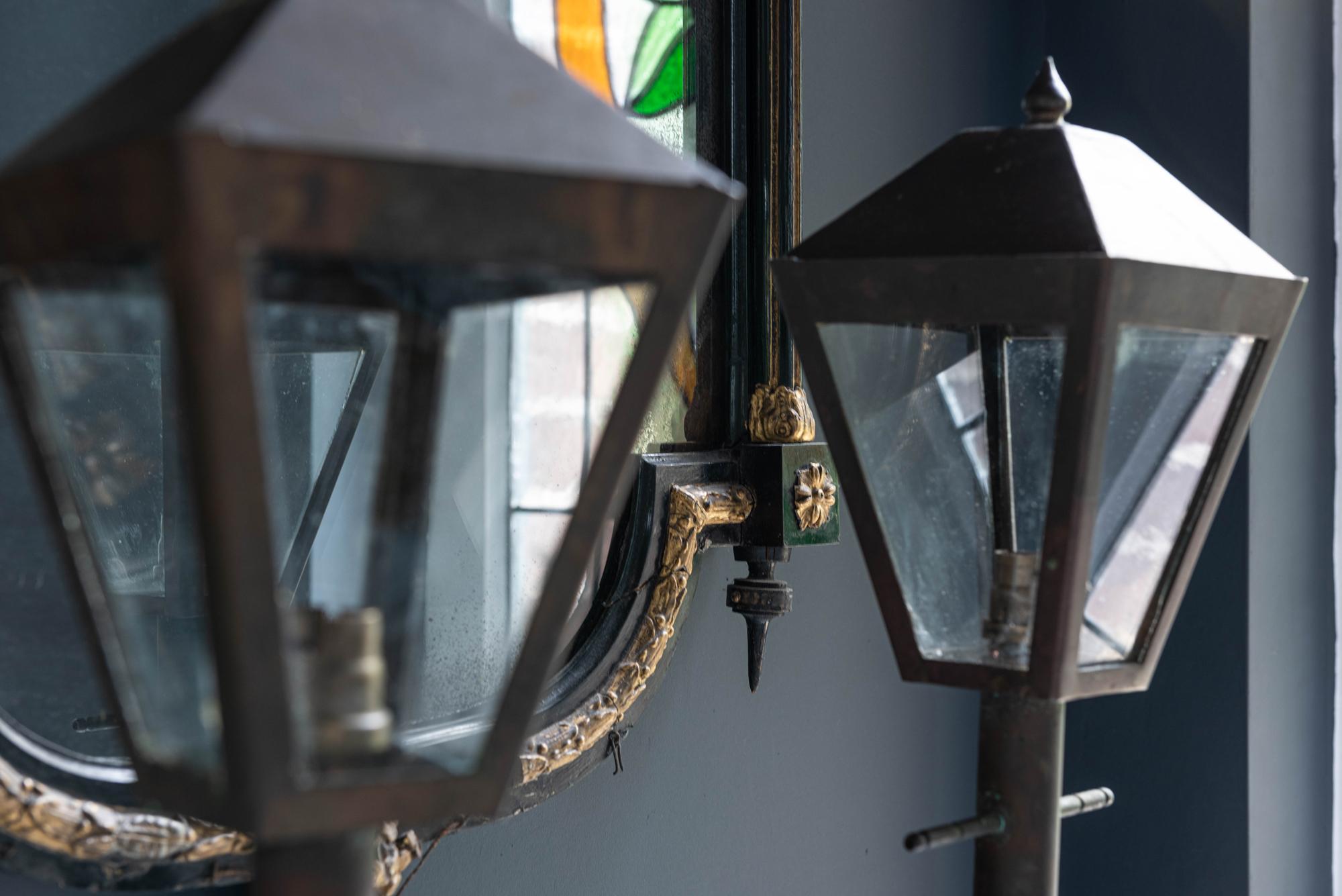 Paire de lanternes à pilier en laiton anglais du 19ème siècle:: vers 1890 Bon état - En vente à Staffordshire, GB