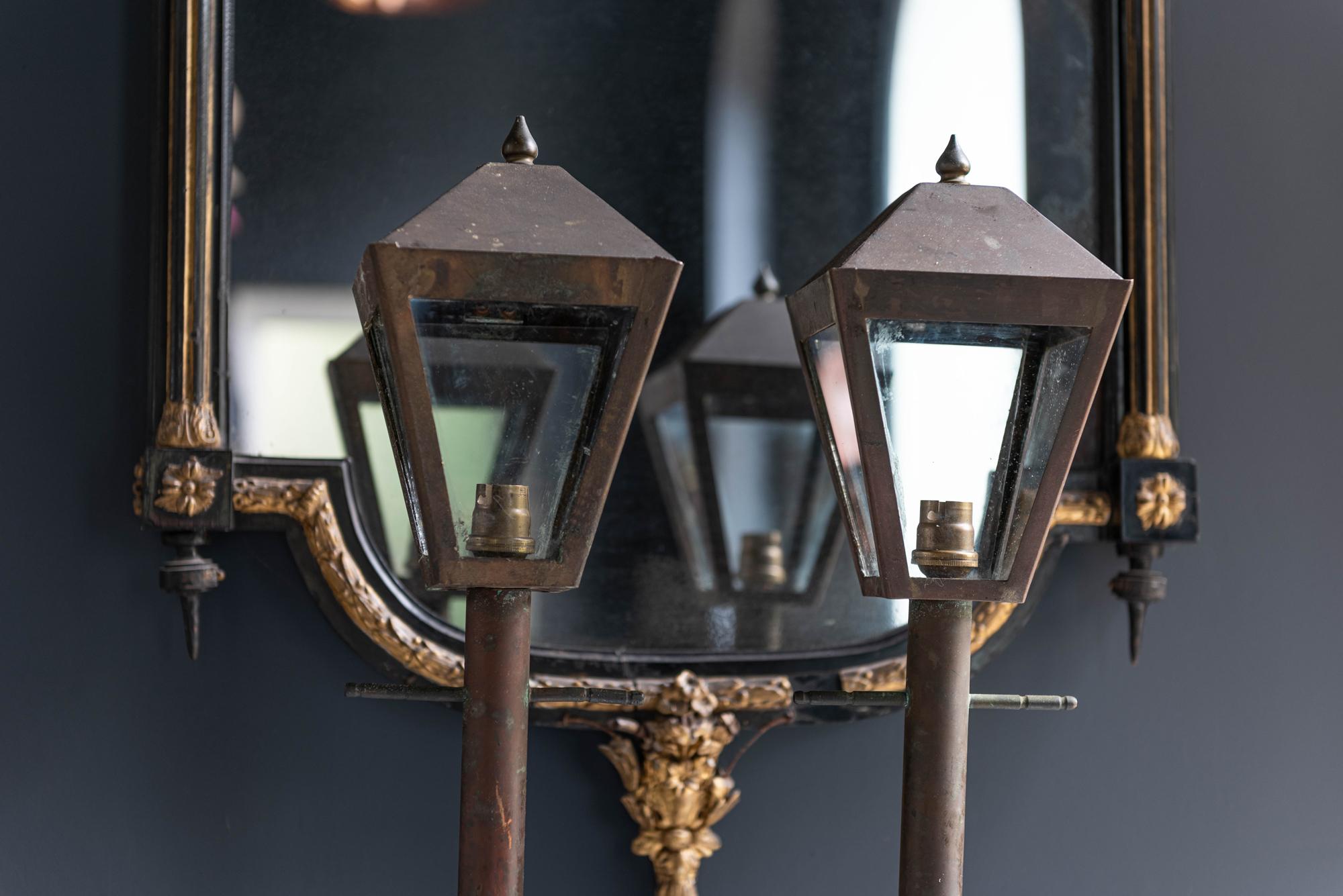 XIXe siècle Paire de lanternes à pilier en laiton anglais du 19ème siècle:: vers 1890 en vente