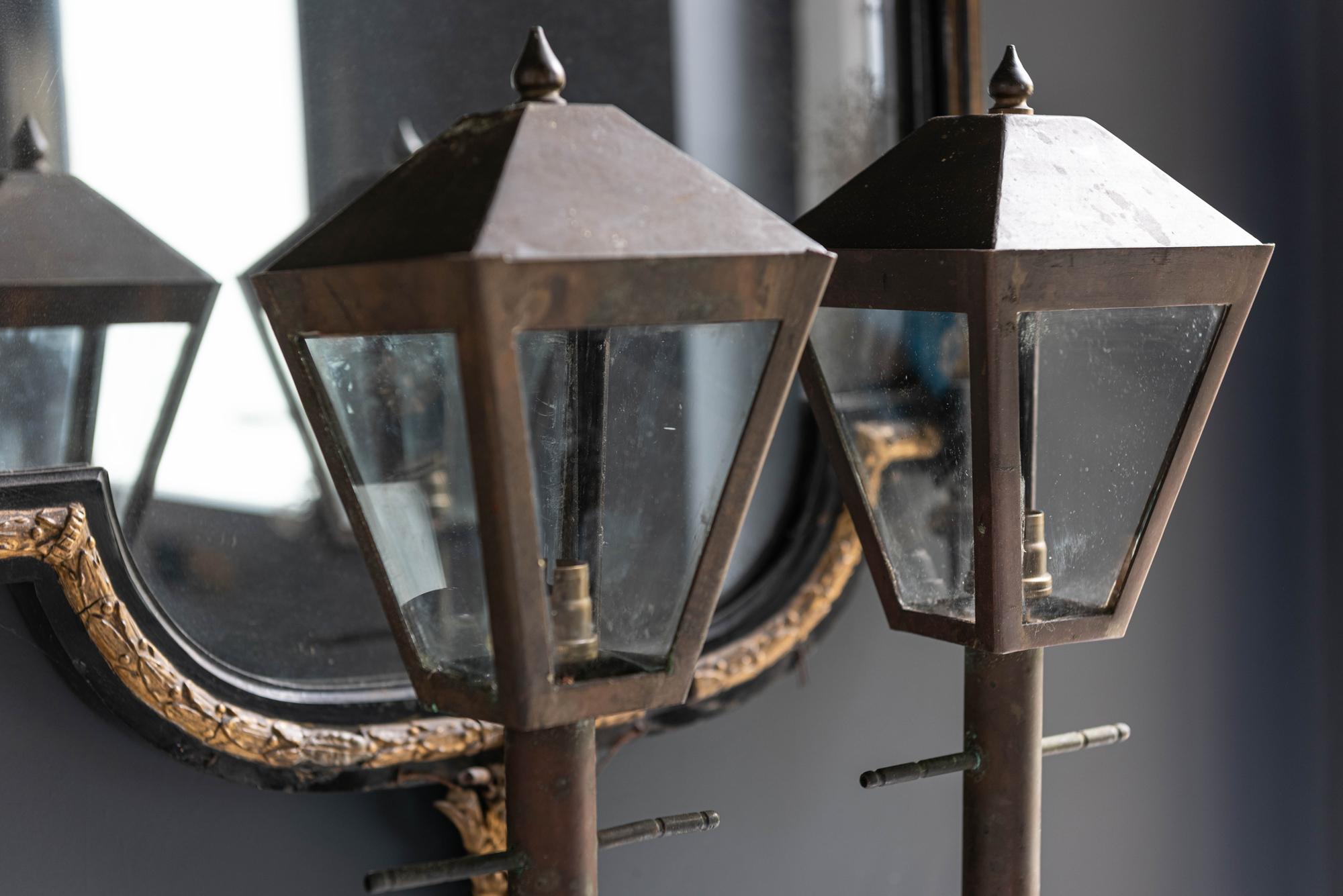 Paire de lanternes à pilier en laiton anglais du 19ème siècle:: vers 1890 en vente 2